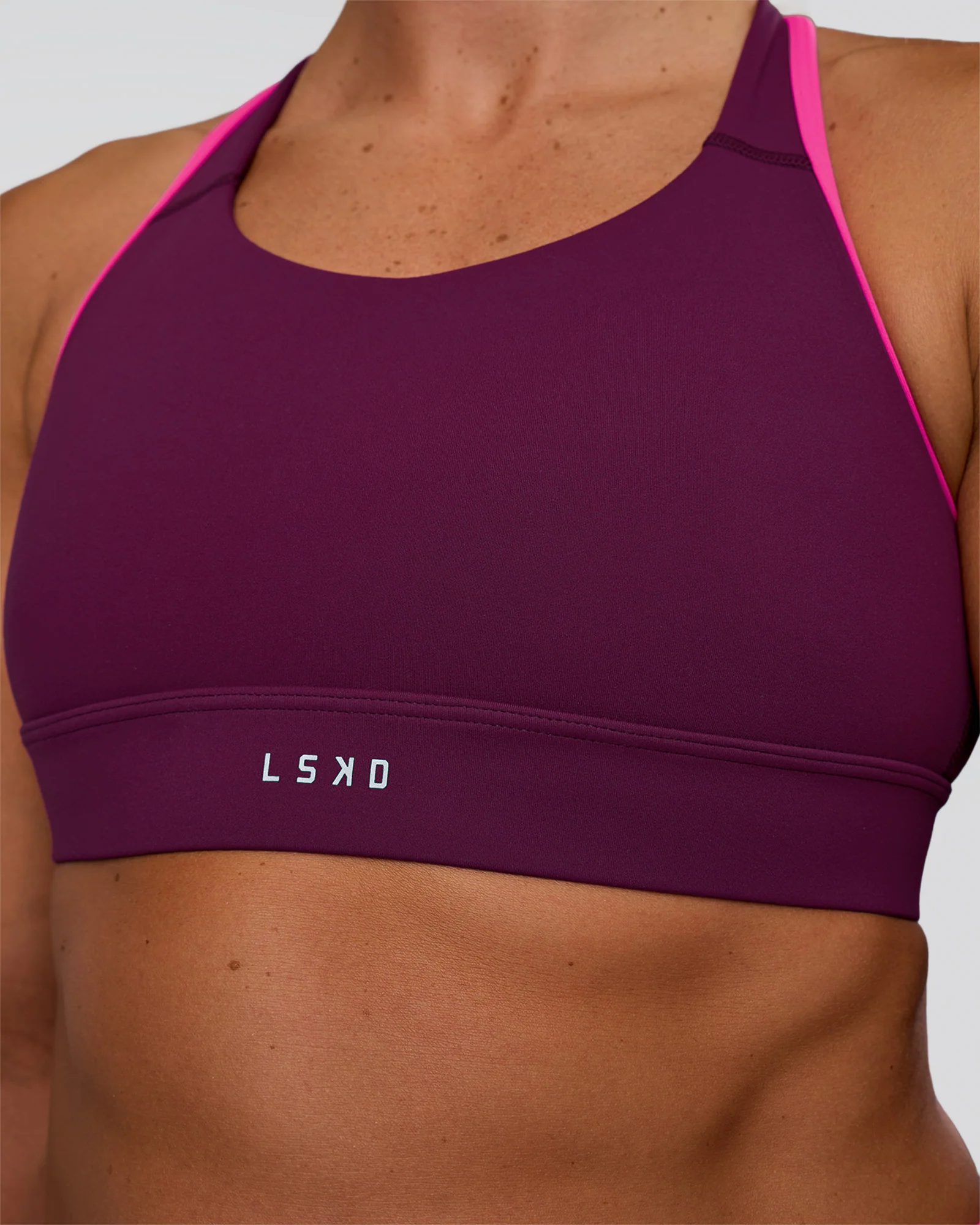 16722-distinction-sports-bra-2.0-plum-caspia-ultra-pink-4.webp Distinction Sports Bra 2.0 - Plum Caspia-Ultra Pink