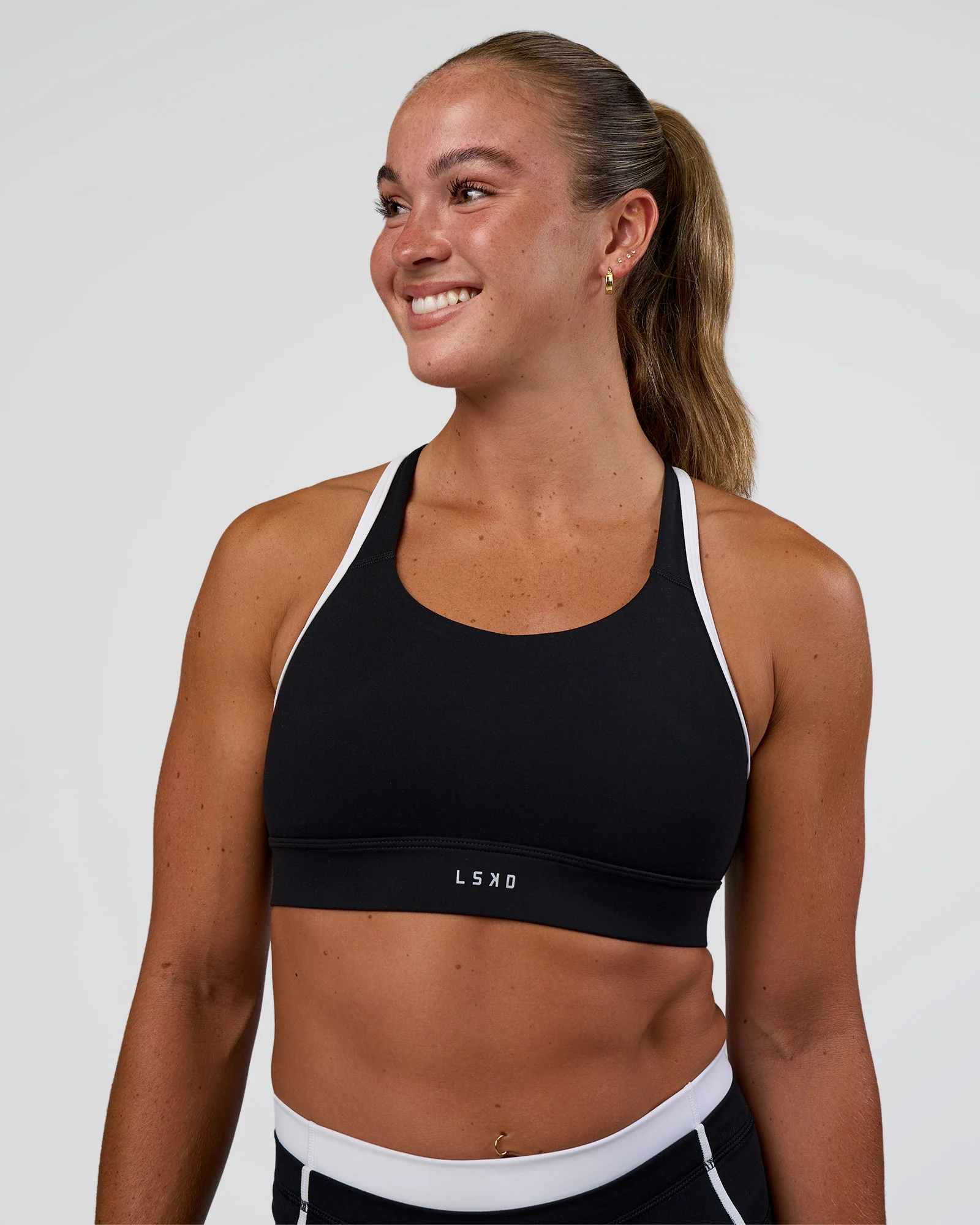 16760-black-white-2xs-black-white-2xs-variation-1.webp Distinction Sports Bra 2.0 - Black-White