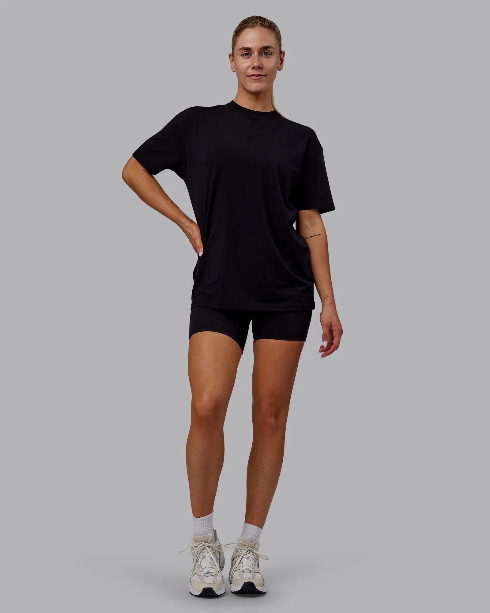 17086-sara-get-tla-skal-unisex-flxcotton-oversize-tee-black-white-12.webp Sara GET ÆTLA SKAL Unisex FLXCotton Oversize Tee - Black-White