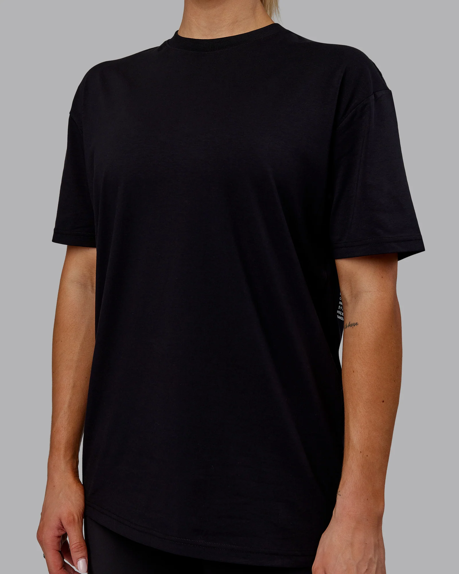 17086-sara-get-tla-skal-unisex-flxcotton-oversize-tee-black-white-8.webp Sara GET ÆTLA SKAL Unisex FLXCotton Oversize Tee - Black-White