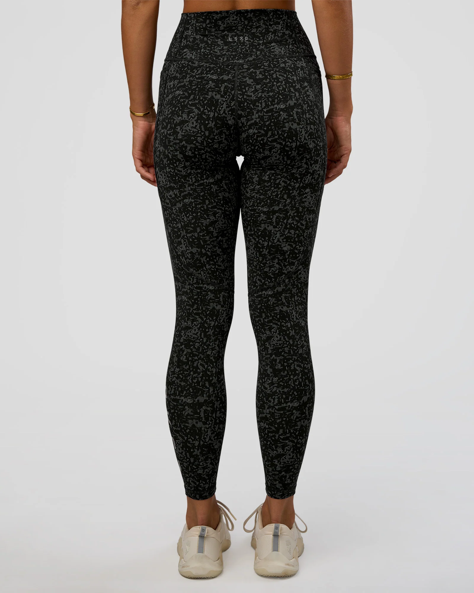 17113-fusion-icon-ultra-high-rise-full-length-legging-pockets-energy-print-black-reflective-4.webp Fusion Icon Ultra High-Rise Full Length Legging Pockets - Energy Print Black-Reflective