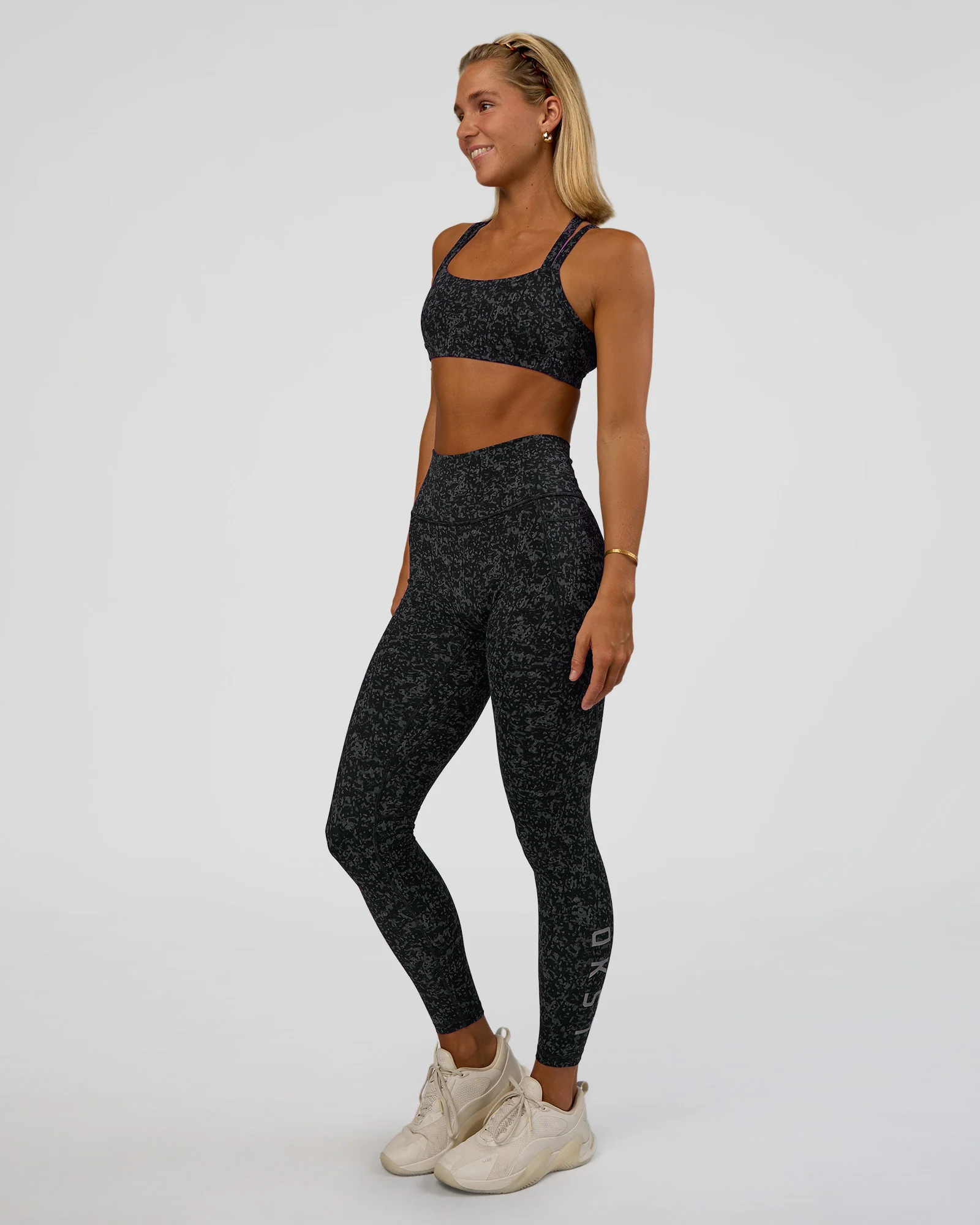 17113-fusion-icon-ultra-high-rise-full-length-legging-pockets-energy-print-black-reflective-6.webp Fusion Icon Ultra High-Rise Full Length Legging Pockets - Energy Print Black-Reflective