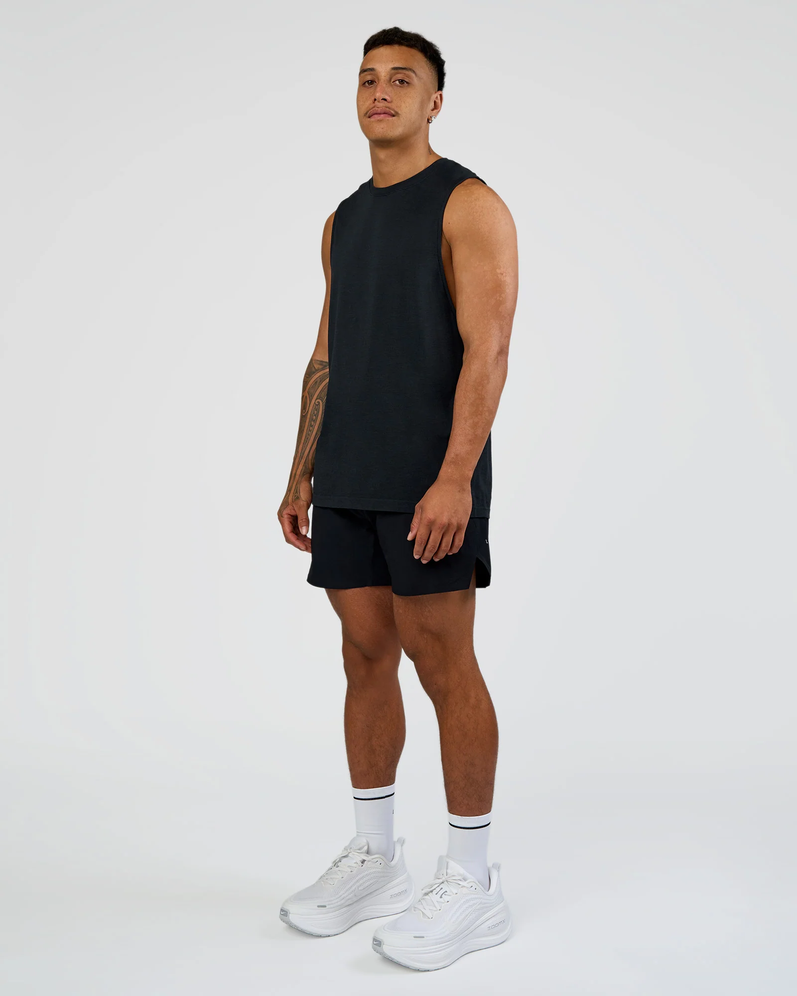 1759-hybrid-lined-5-short-black-shale-beige-7.webp Hybrid Lined 5" Short - Black-Shale Beige