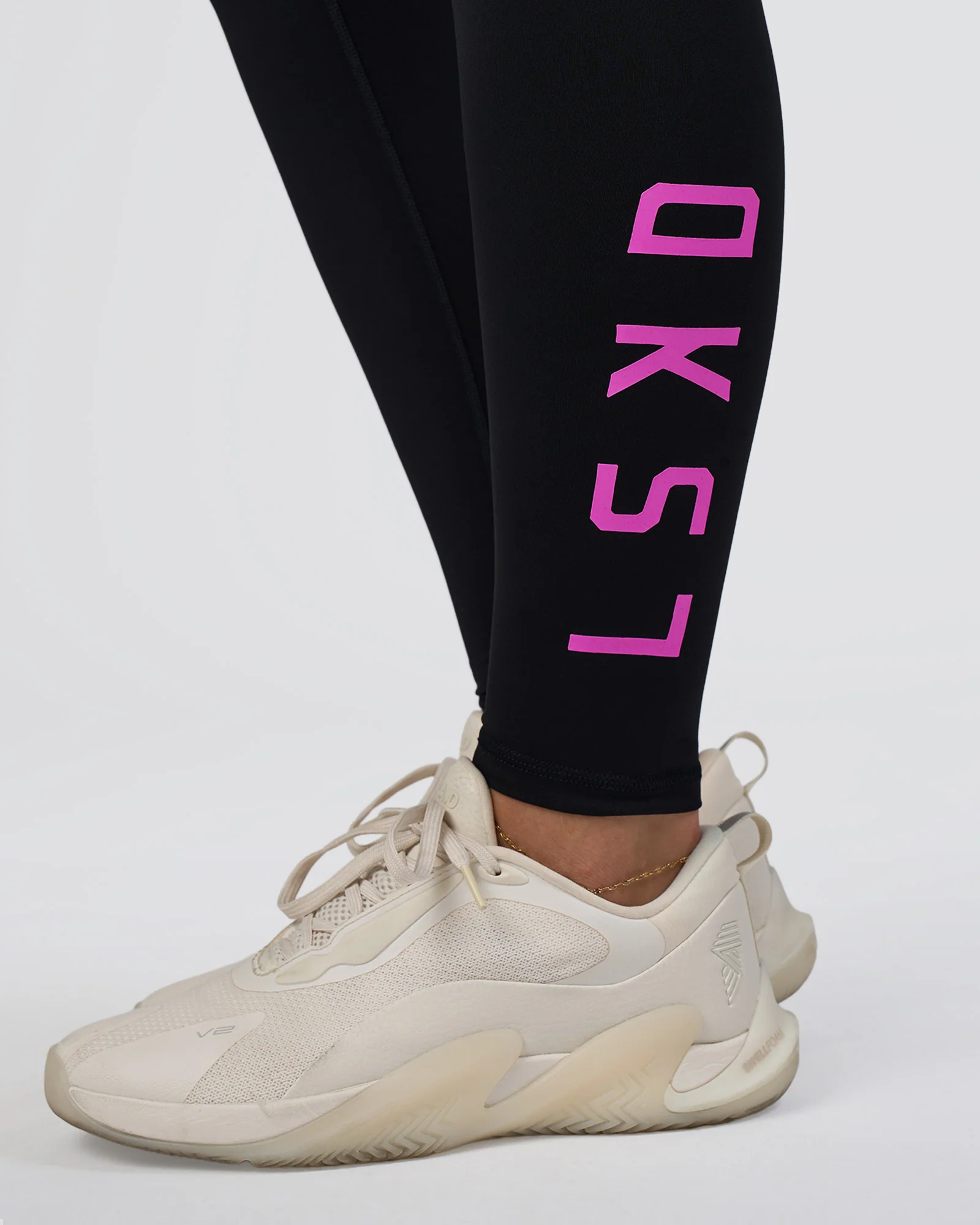 17659-rep-ultra-high-rise-full-length-legging-pockets-black-ultra-fuchsia-8.webp Rep Ultra High-Rise Full Length Legging Pockets - Black-Ultra Fuchsia