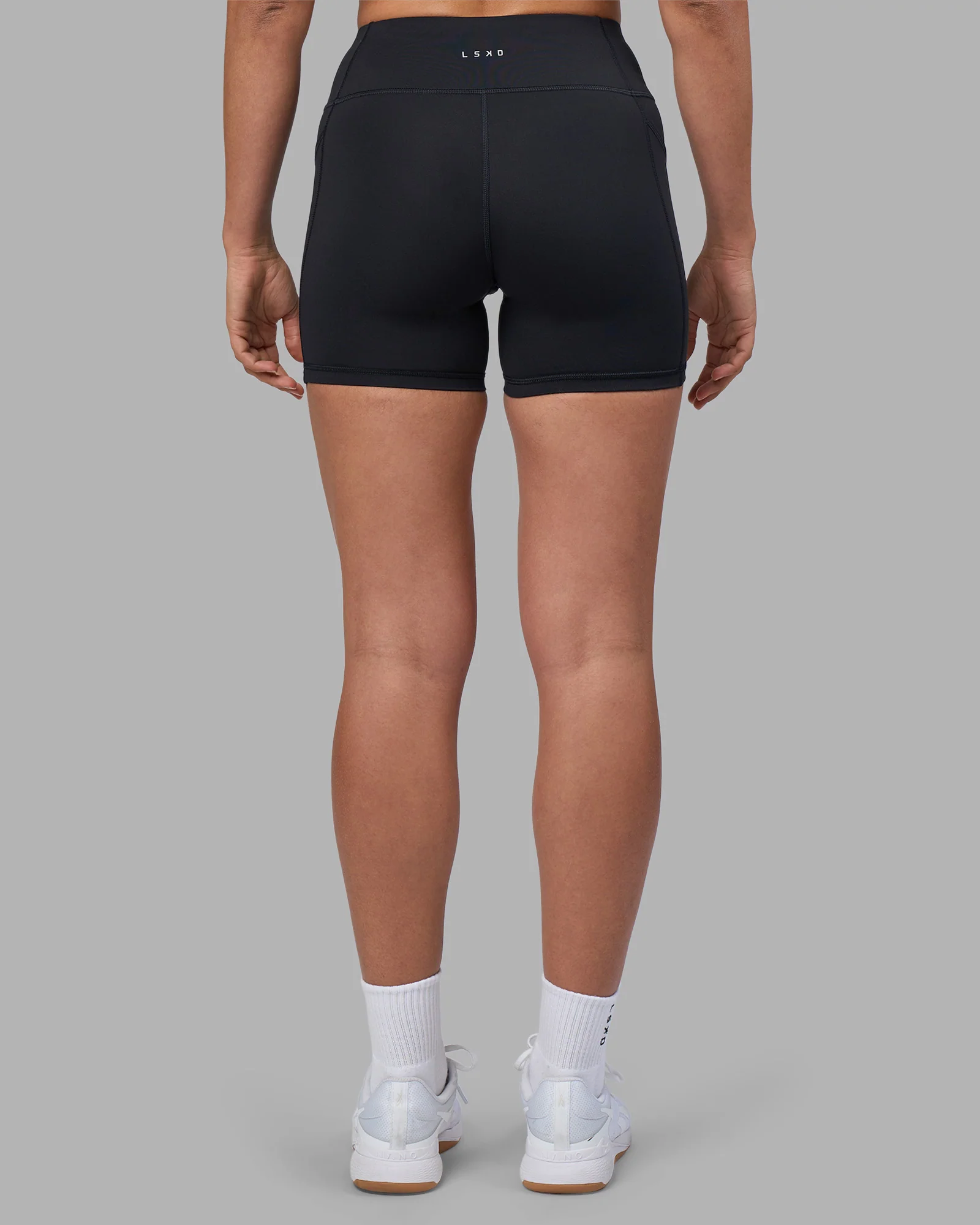 17668-rep-ultra-high-rise-4-short-pockets-black-blue-atoll-4.webp Rep Ultra High-Rise 4" Short Pockets - Black-Blue Atoll