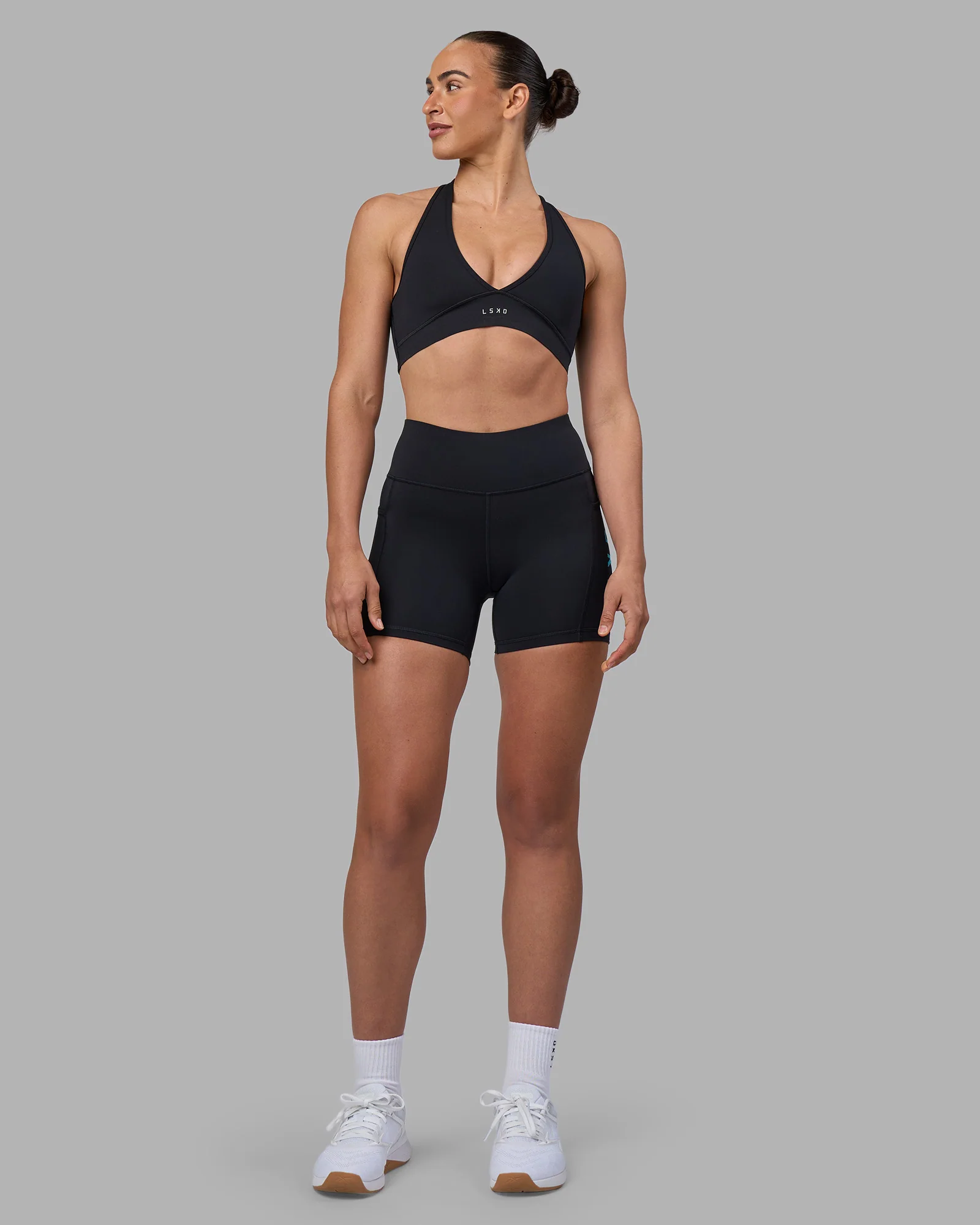 17668-rep-ultra-high-rise-4-short-pockets-black-blue-atoll-5.webp Rep Ultra High-Rise 4" Short Pockets - Black-Blue Atoll