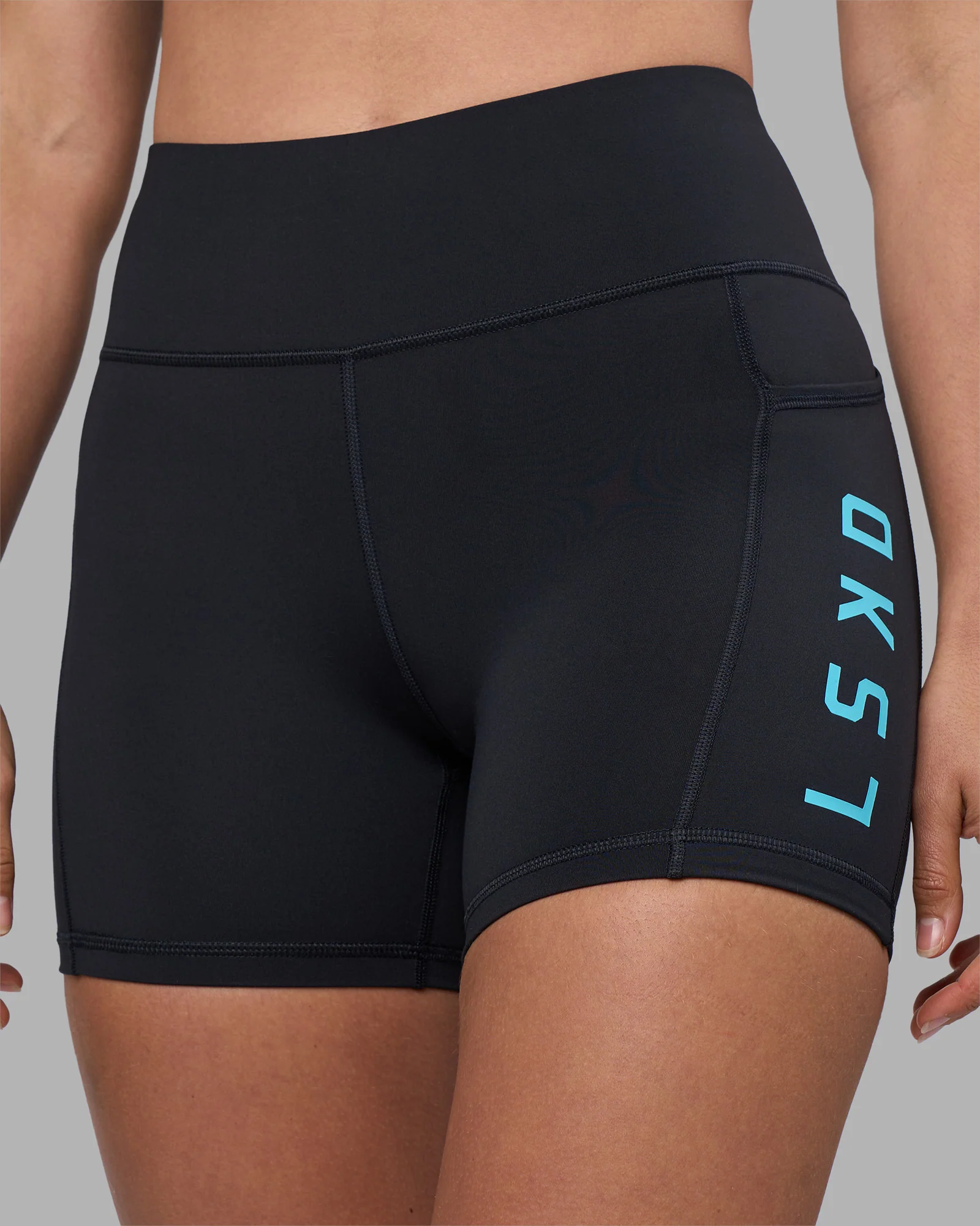 17668-rep-ultra-high-rise-4-short-pockets-black-blue-atoll-6.webp Rep Ultra High-Rise 4" Short Pockets - Black-Blue Atoll