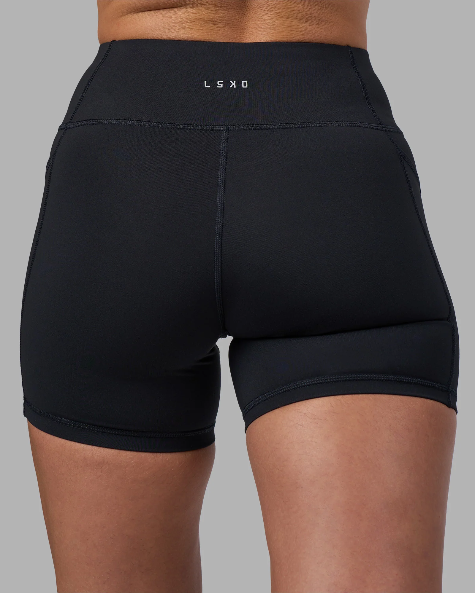 17668-rep-ultra-high-rise-4-short-pockets-black-blue-atoll-8.webp Rep Ultra High-Rise 4" Short Pockets - Black-Blue Atoll