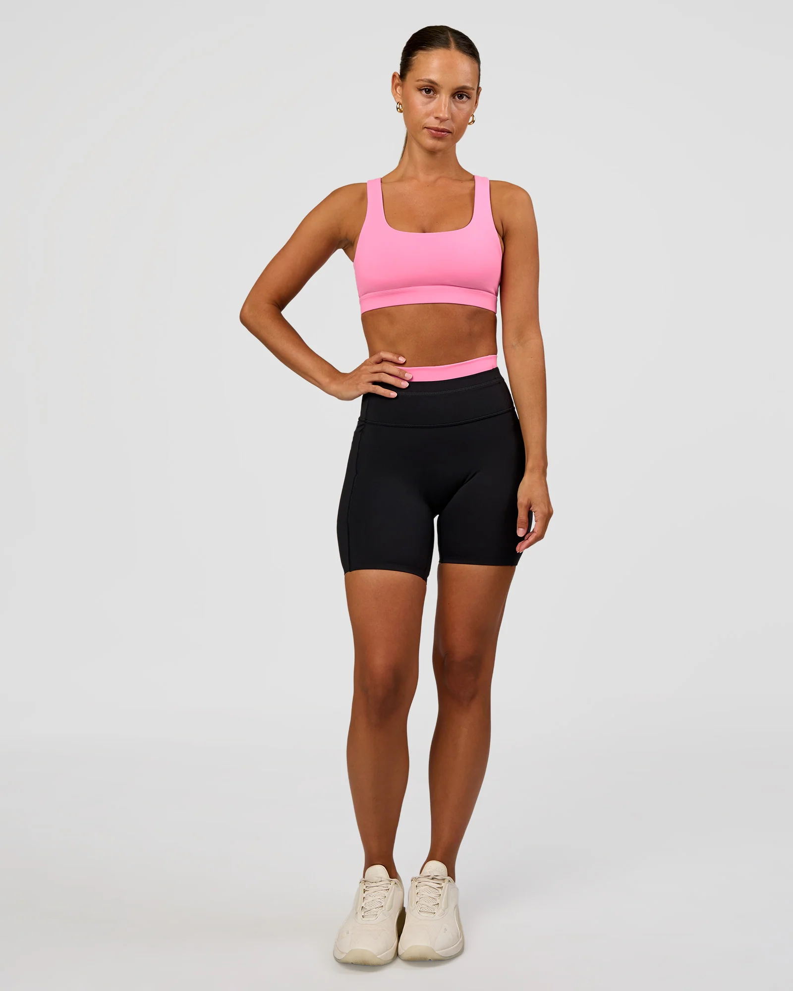 1767-liberate-high-rise-6-short-pockets-black-candy-pink-3.webp Liberate High-Rise 6" Short Pockets - Black-Candy Pink