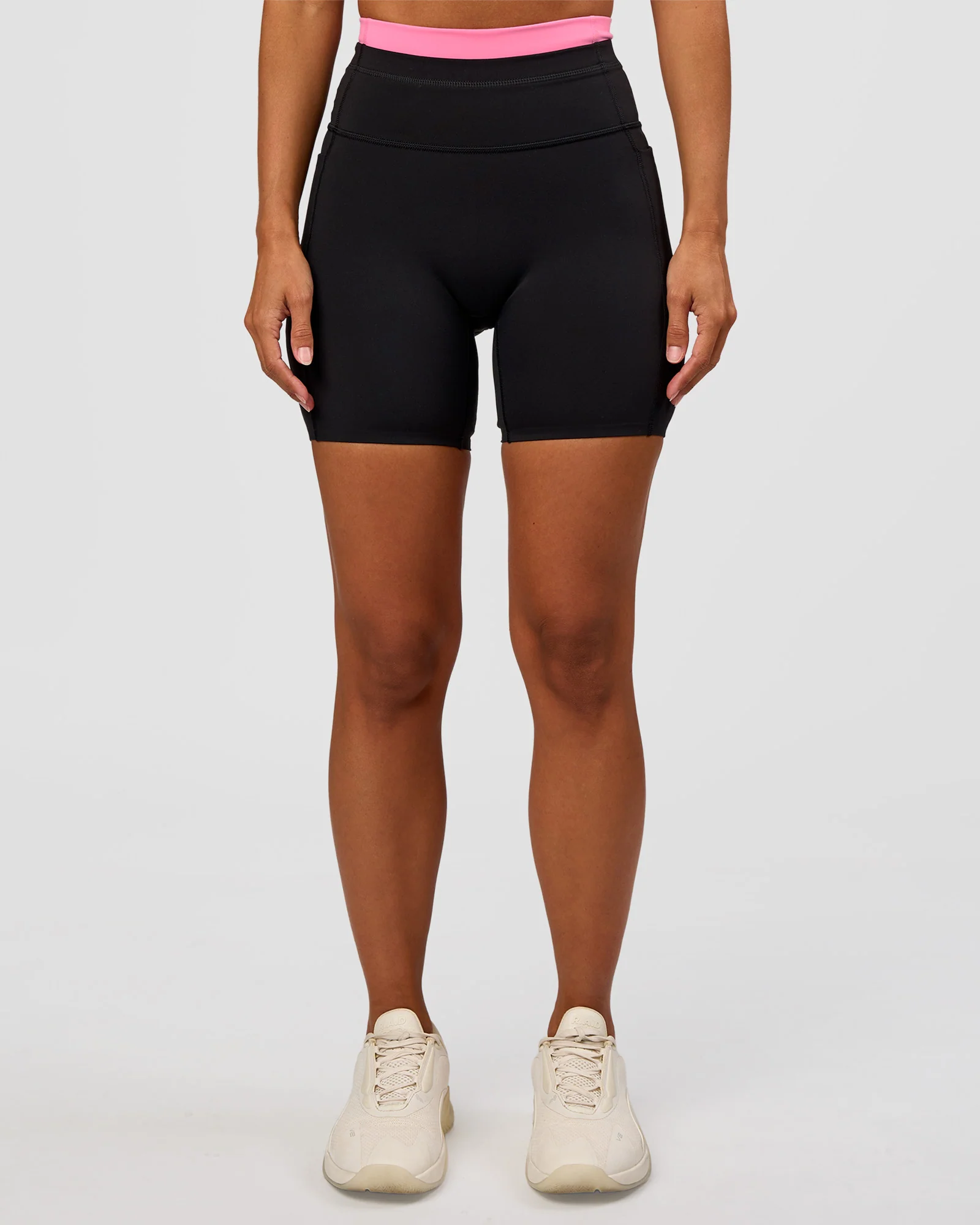 1767-liberate-high-rise-6-short-pockets-black-candy-pink-5.webp Liberate High-Rise 6" Short Pockets - Black-Candy Pink