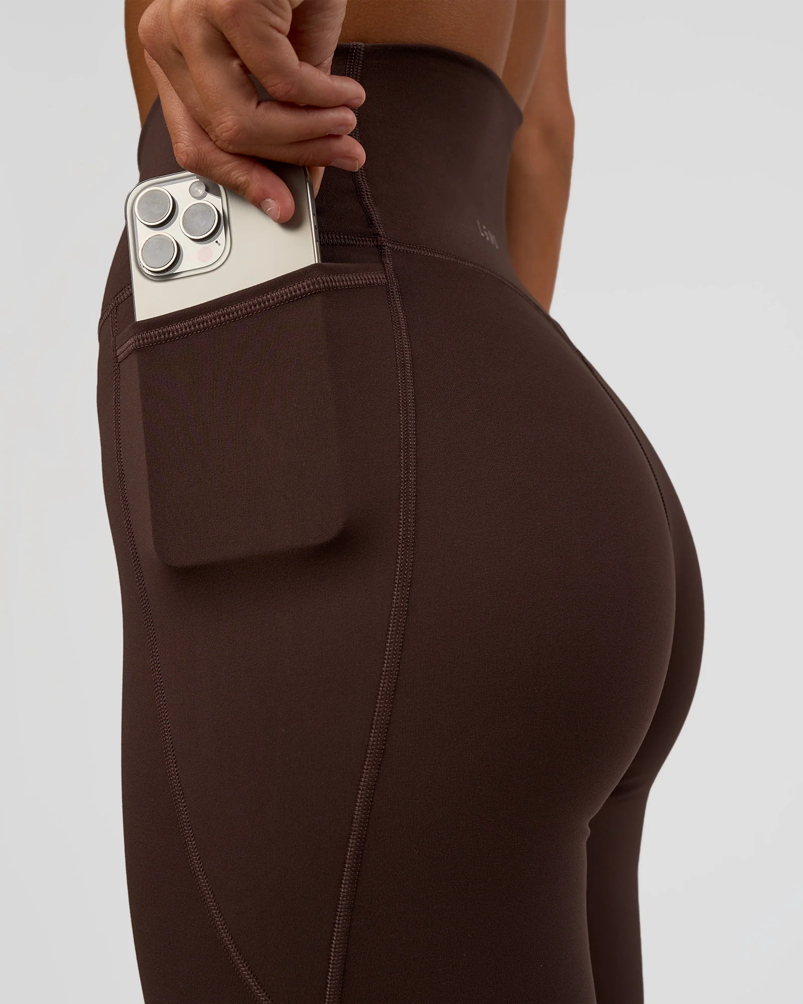 17720-fusion-v-contour-ultra-high-rise-full-length-legging-pockets-hot-chocolate-3.webp Fusion V-Contour Ultra High-Rise Full Length Legging Pockets - Hot Chocolate