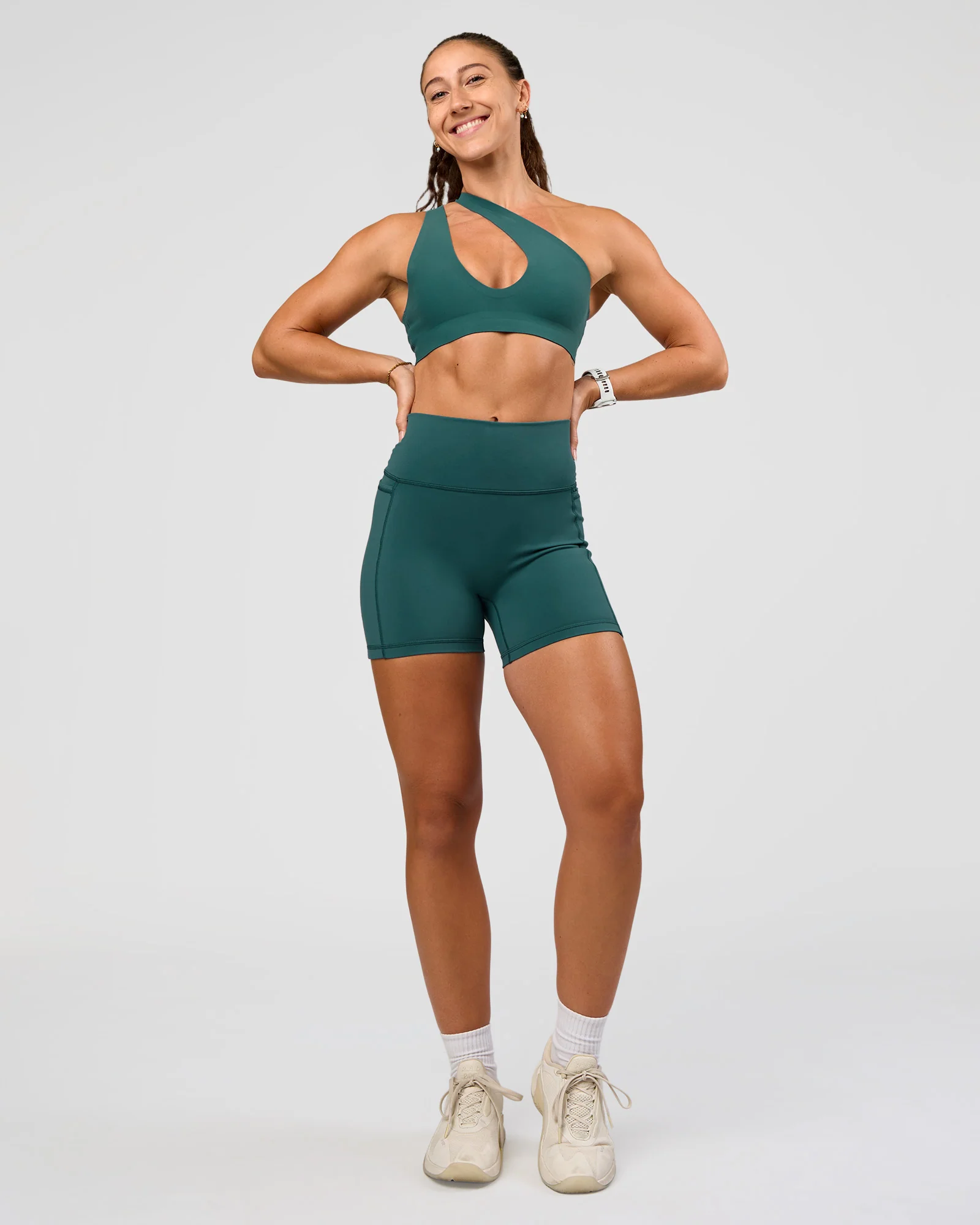 17800-fusion-v-contour-ultra-high-rise-4-short-pockets-transformative-teal-5.webp Fusion V-Contour Ultra High-Rise 4" Short Pockets - Transformative Teal
