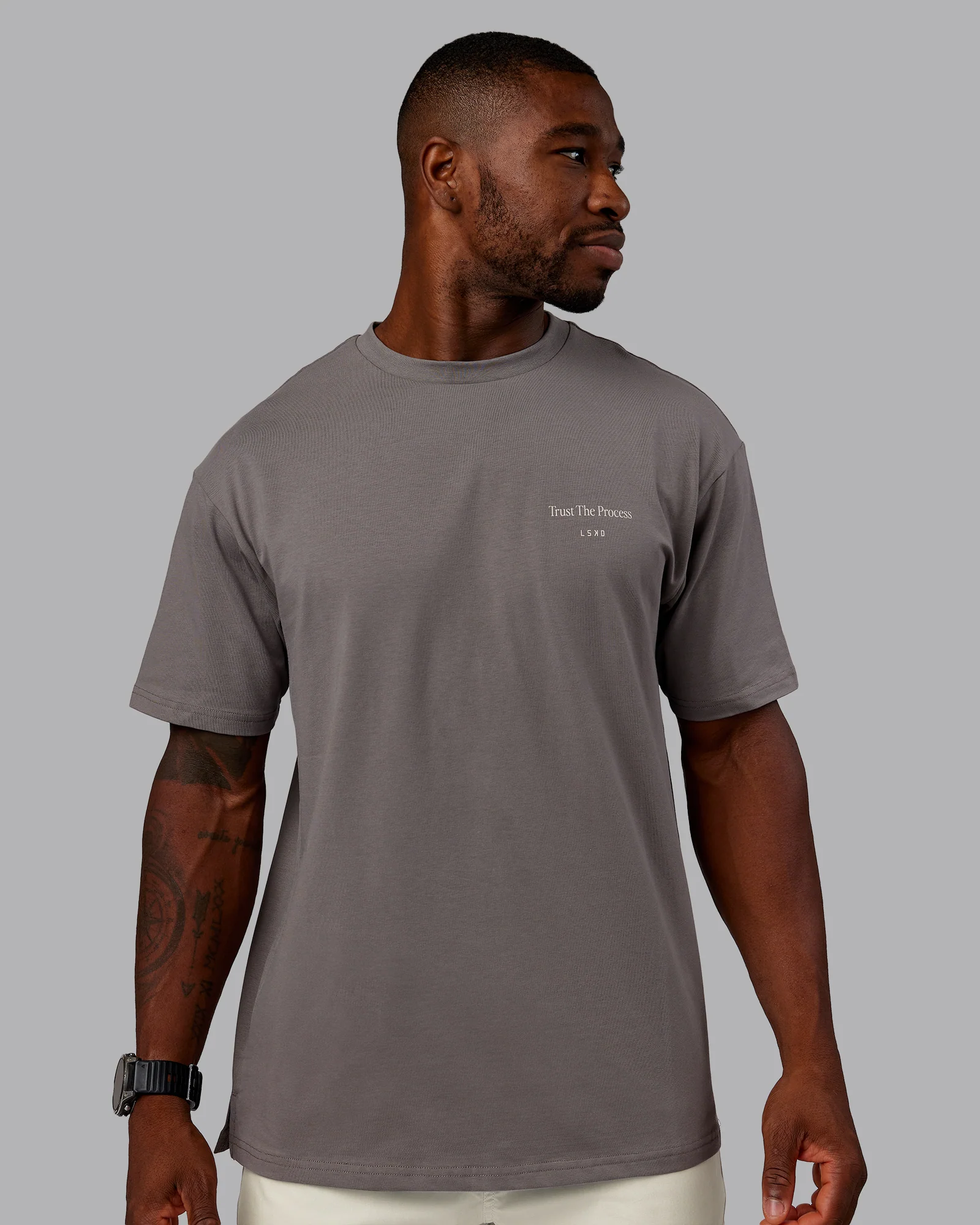 17870-trust-the-process-2.0-flxcotton-tee-oversize-storm-front-shale-beige-4.webp Trust The Process 2.0 FLXCotton Tee Oversize - Storm Front-Shale Beige