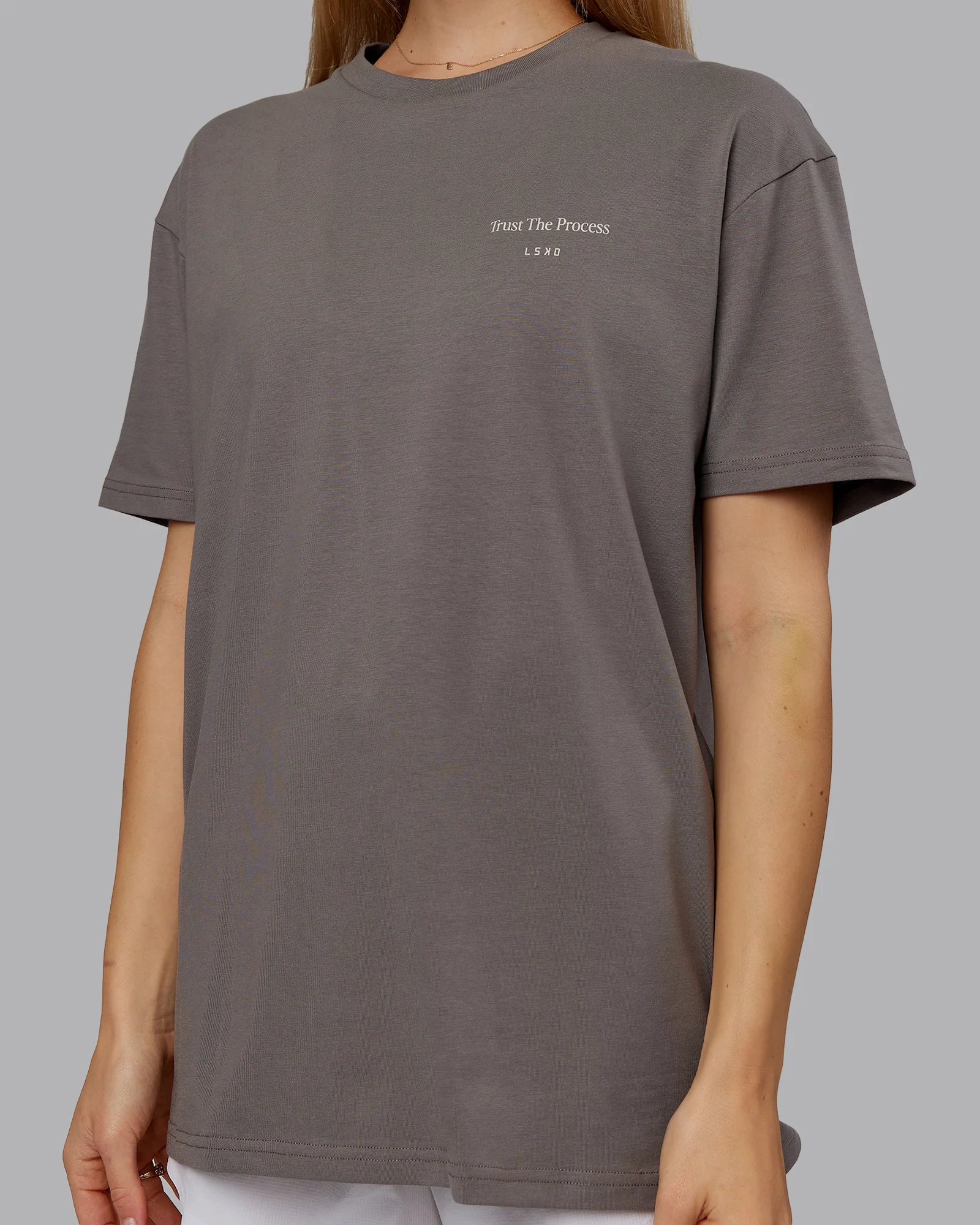 17870-trust-the-process-2.0-flxcotton-tee-oversize-storm-front-shale-beige-8.webp Trust The Process 2.0 FLXCotton Tee Oversize - Storm Front-Shale Beige