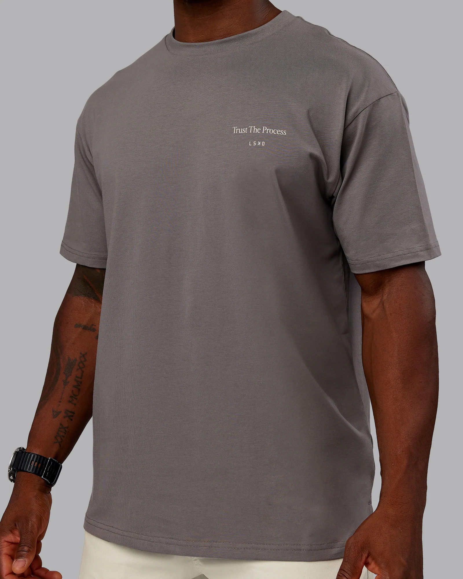 17870-trust-the-process-2.0-flxcotton-tee-oversize-storm-front-shale-beige-9.webp Trust The Process 2.0 FLXCotton Tee Oversize - Storm Front-Shale Beige