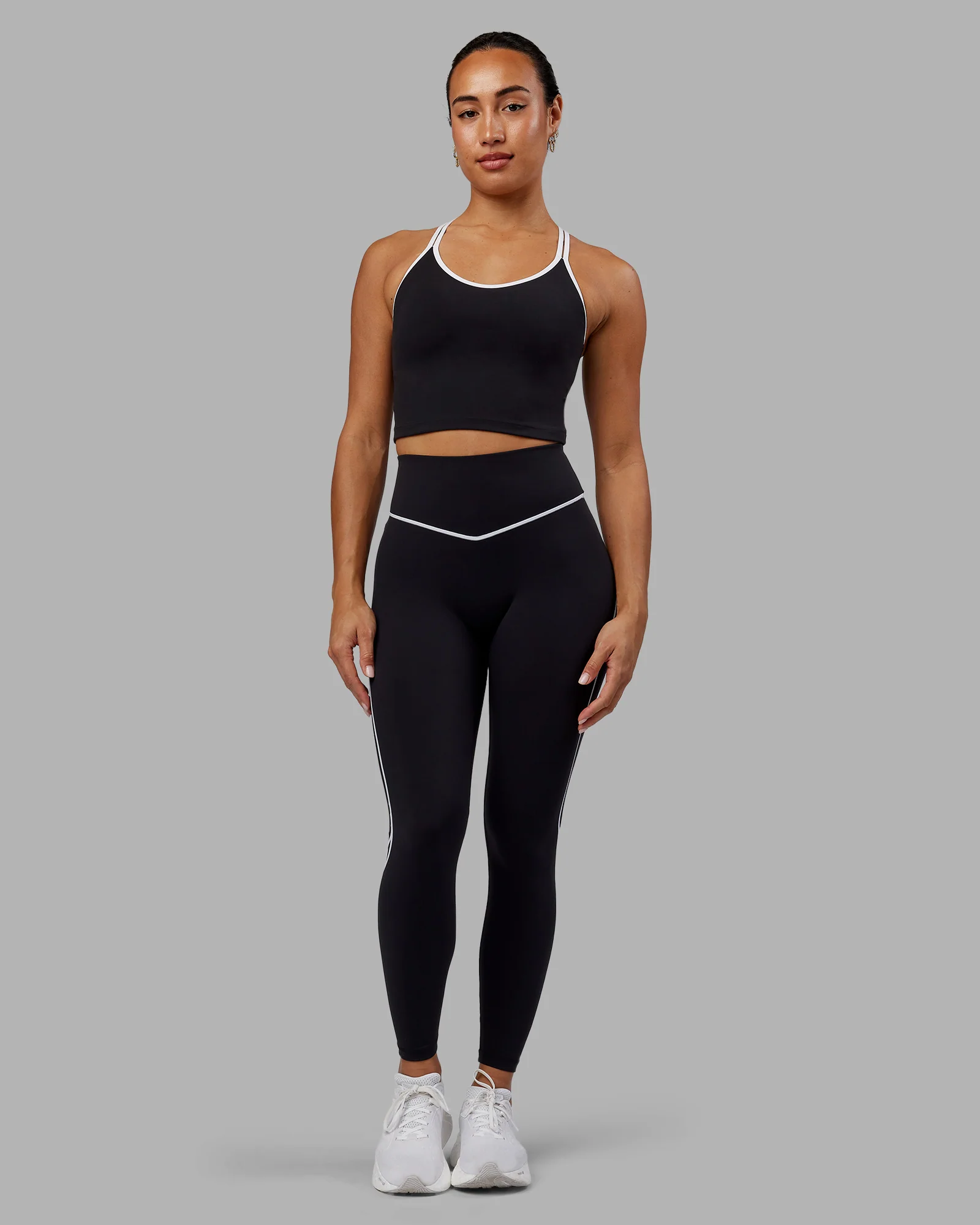 18269-contrast-active-tank-with-shelf-bra-black-white-5.webp Contrast Active Tank With Shelf Bra - Black-White