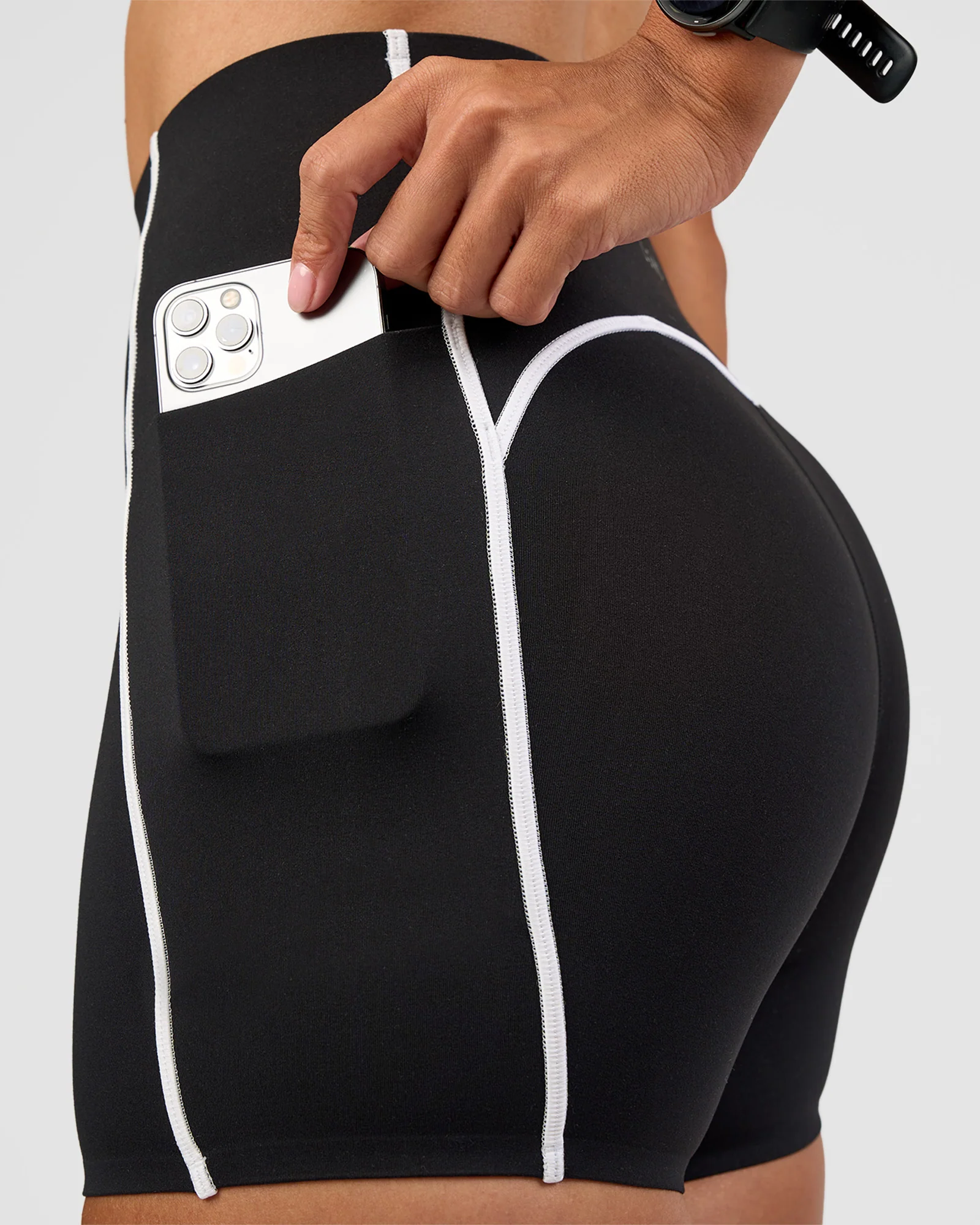 18616-power-ultra-high-rise-4-short-pockets-black-4.webp Power Ultra High-Rise 4" Short Pockets - Black