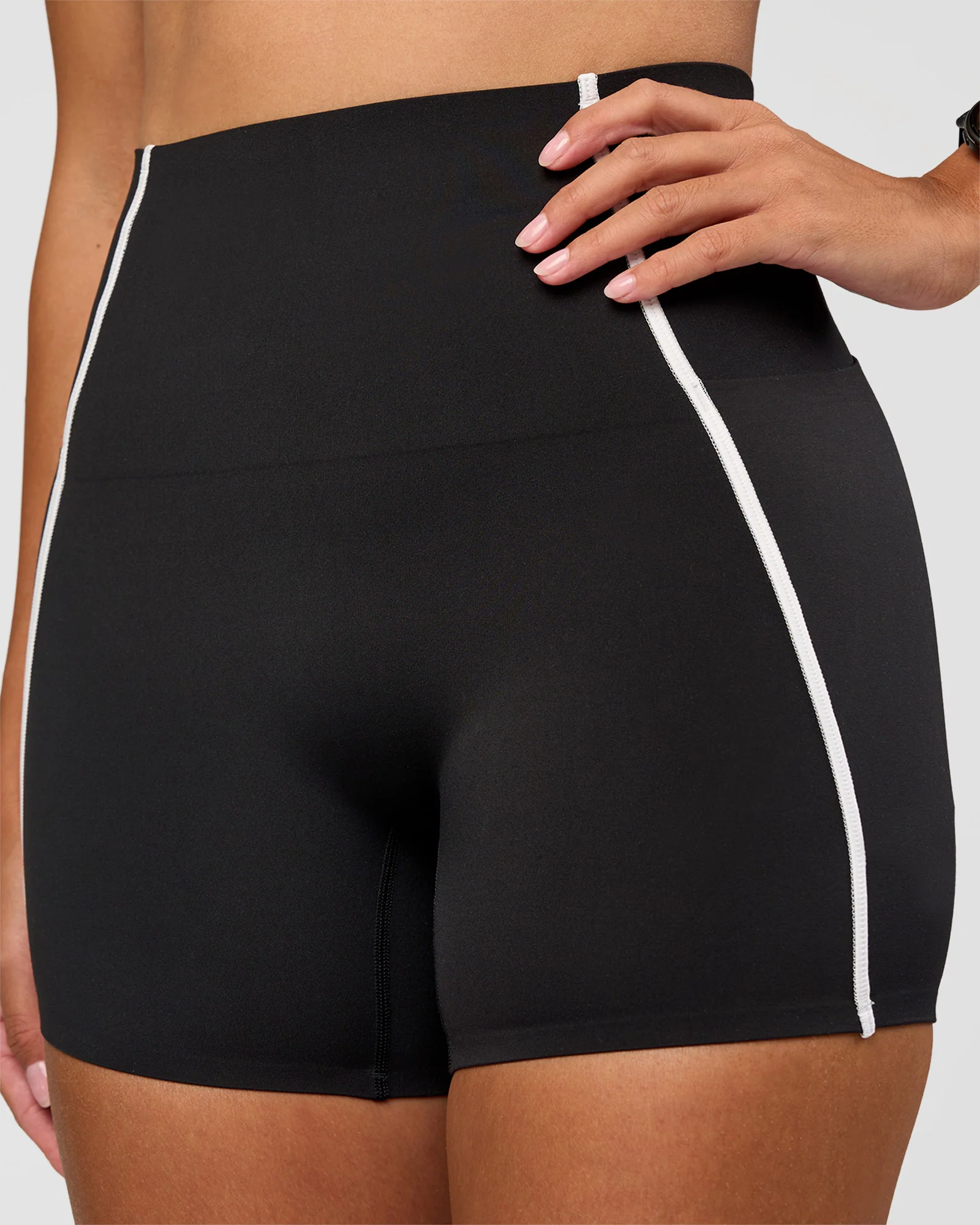 18616-power-ultra-high-rise-4-short-pockets-black-8.webp Power Ultra High-Rise 4" Short Pockets - Black