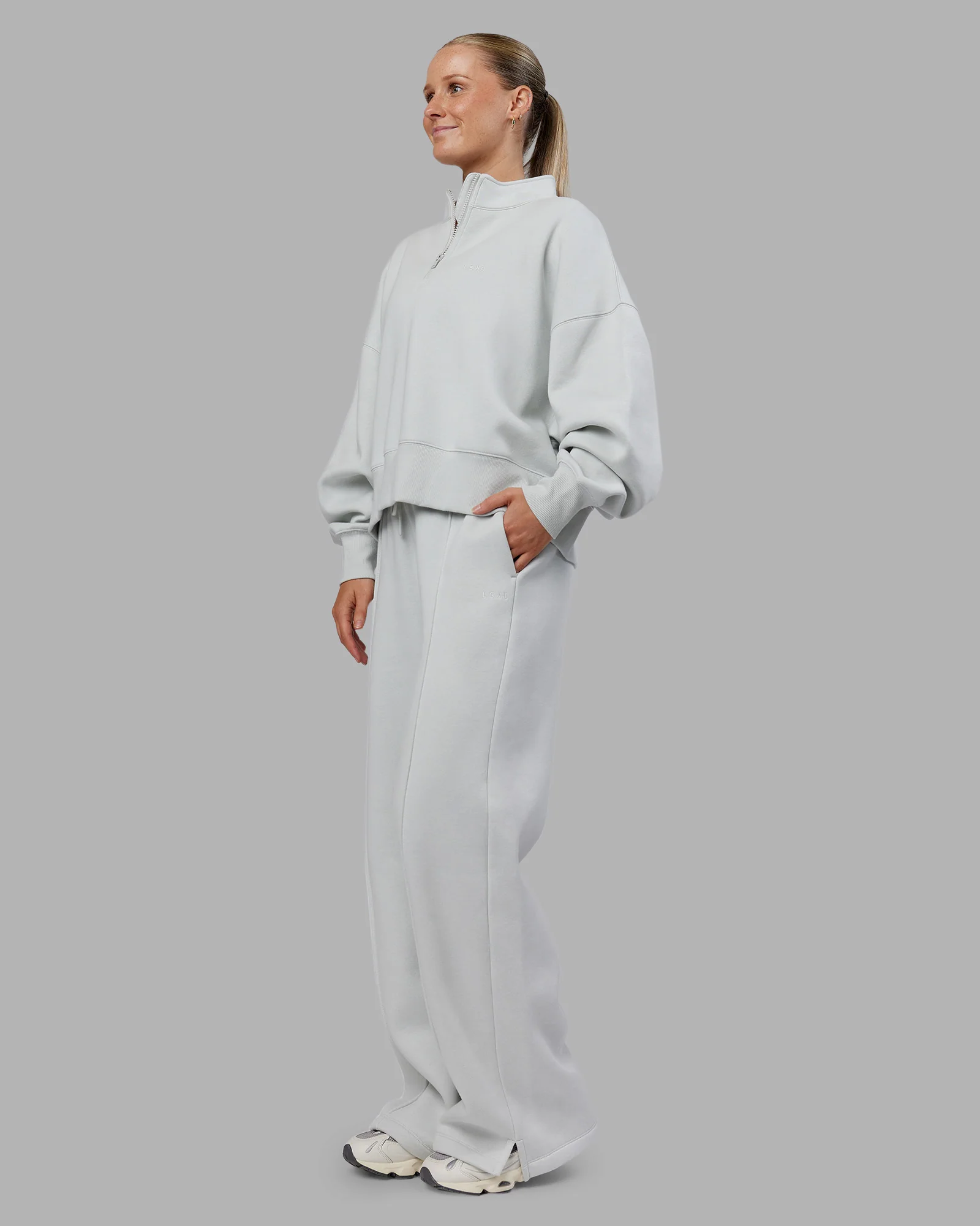 18625-mvp-1-2-zip-oversized-sweater-digital-mist-5.webp MVP 1/2 Zip Oversized Sweater - Digital Mist