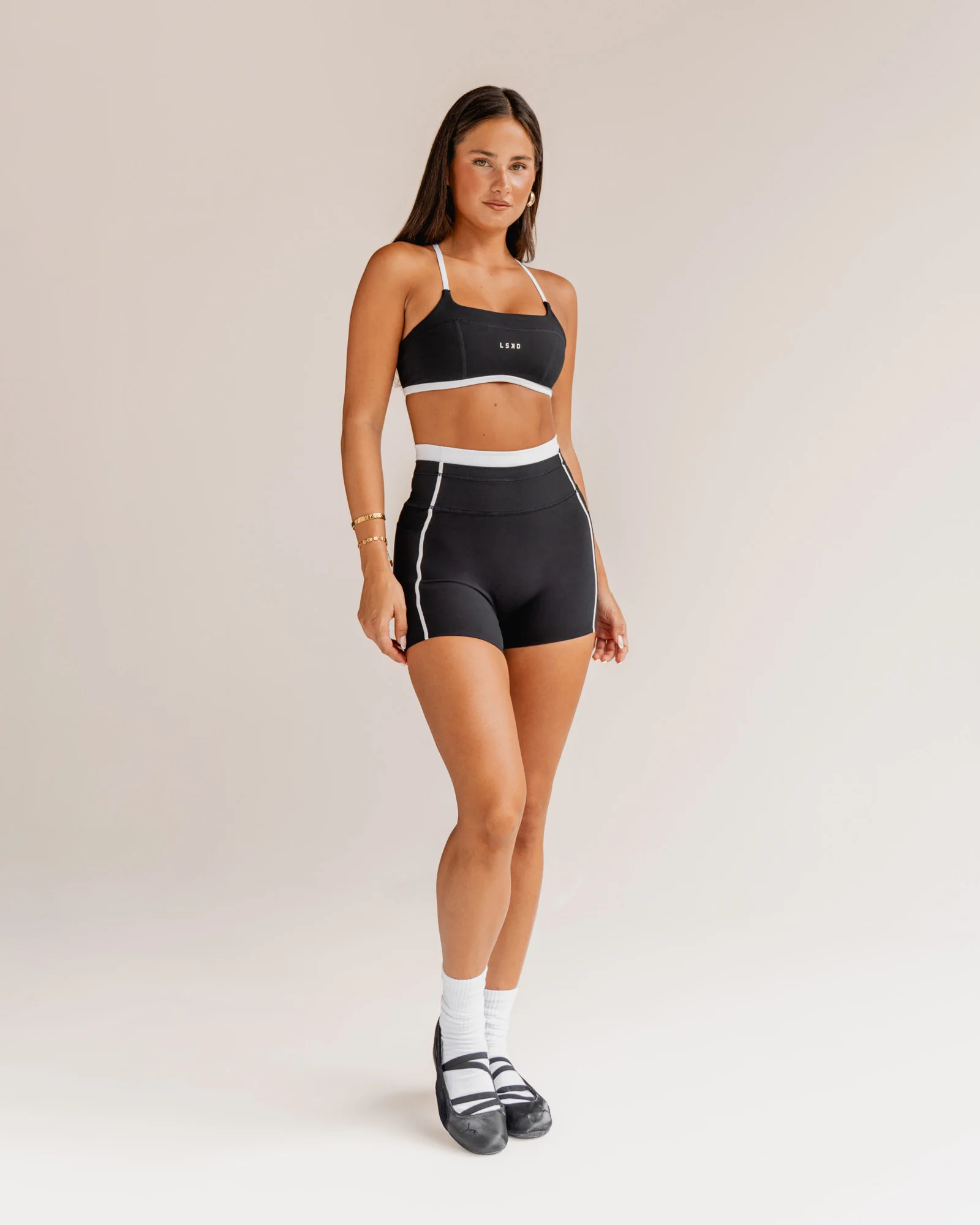 18643-liberate-contrast-high-rise-4-short-pockets-black-white-1.webp Liberate Contrast High-Rise 4" Short Pockets - Black-White