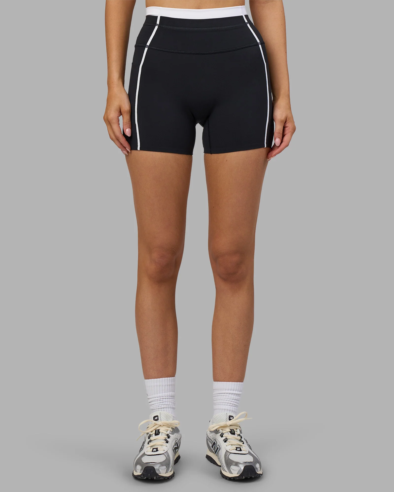 18643-liberate-contrast-high-rise-4-short-pockets-black-white-2.webp Liberate Contrast High-Rise 4" Short Pockets - Black-White