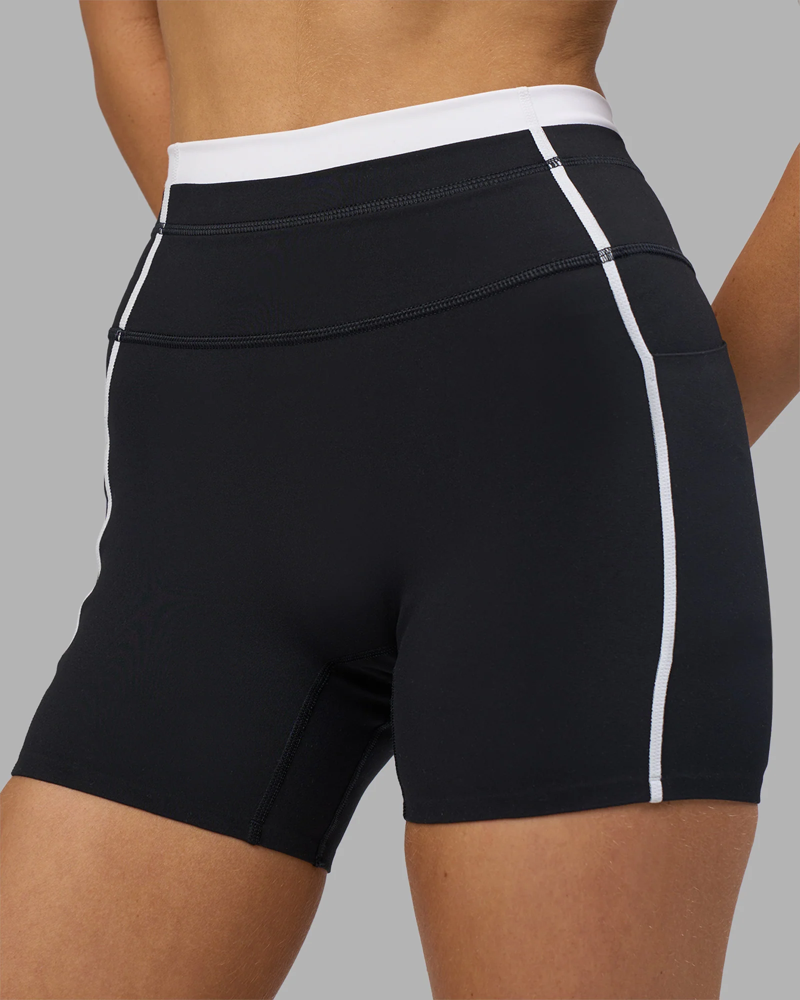 18643-liberate-contrast-high-rise-4-short-pockets-black-white-3.webp Liberate Contrast High-Rise 4" Short Pockets - Black-White