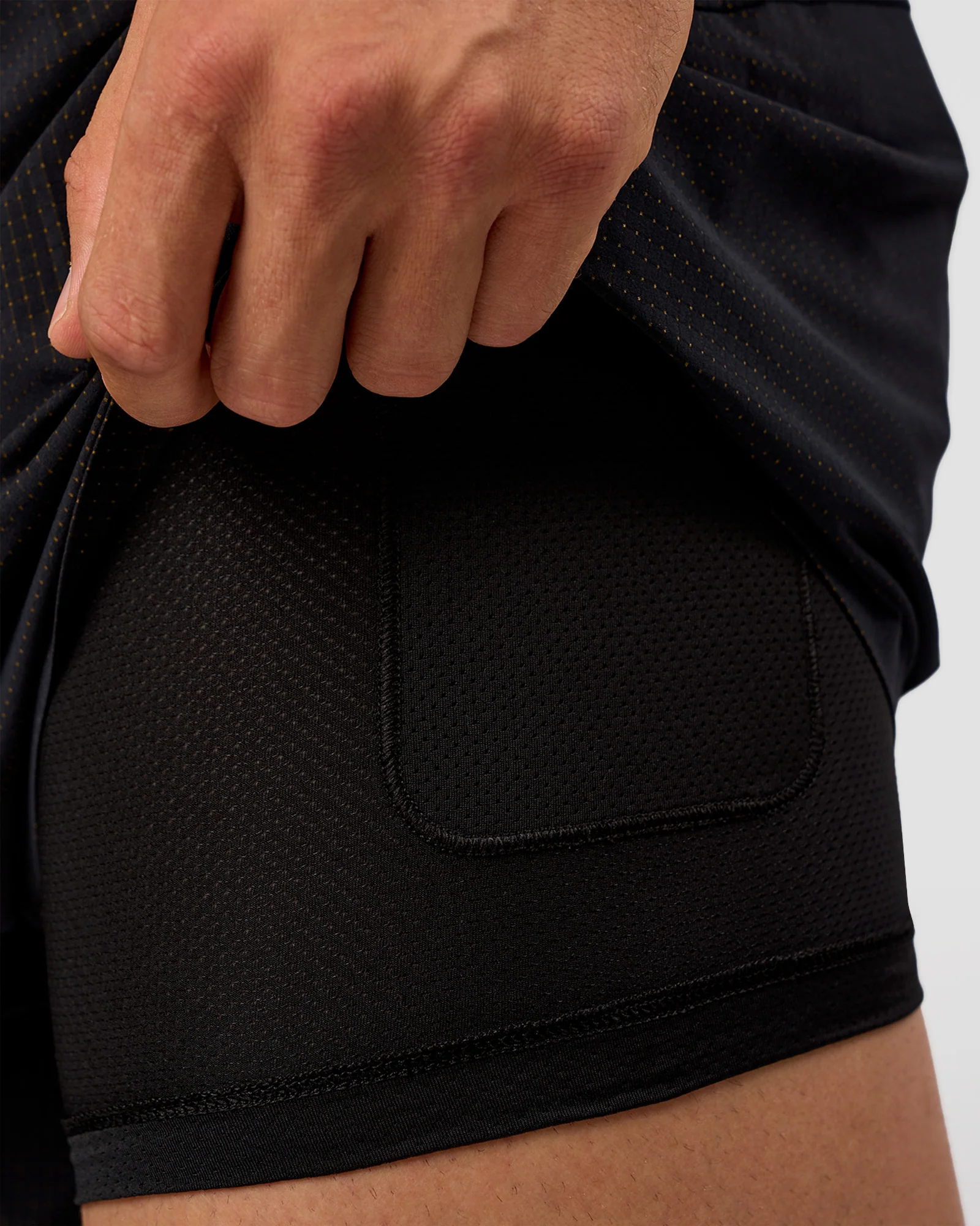 1880-ultraair-5-lined-performance-short-black-reflective-12.webp UltraAir 5" Lined Performance Short - Black-Reflective