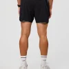 1880-ultraair-5-lined-performance-short-black-reflective-4.webp UltraAir 5" Lined Performance Short - Black-Reflective