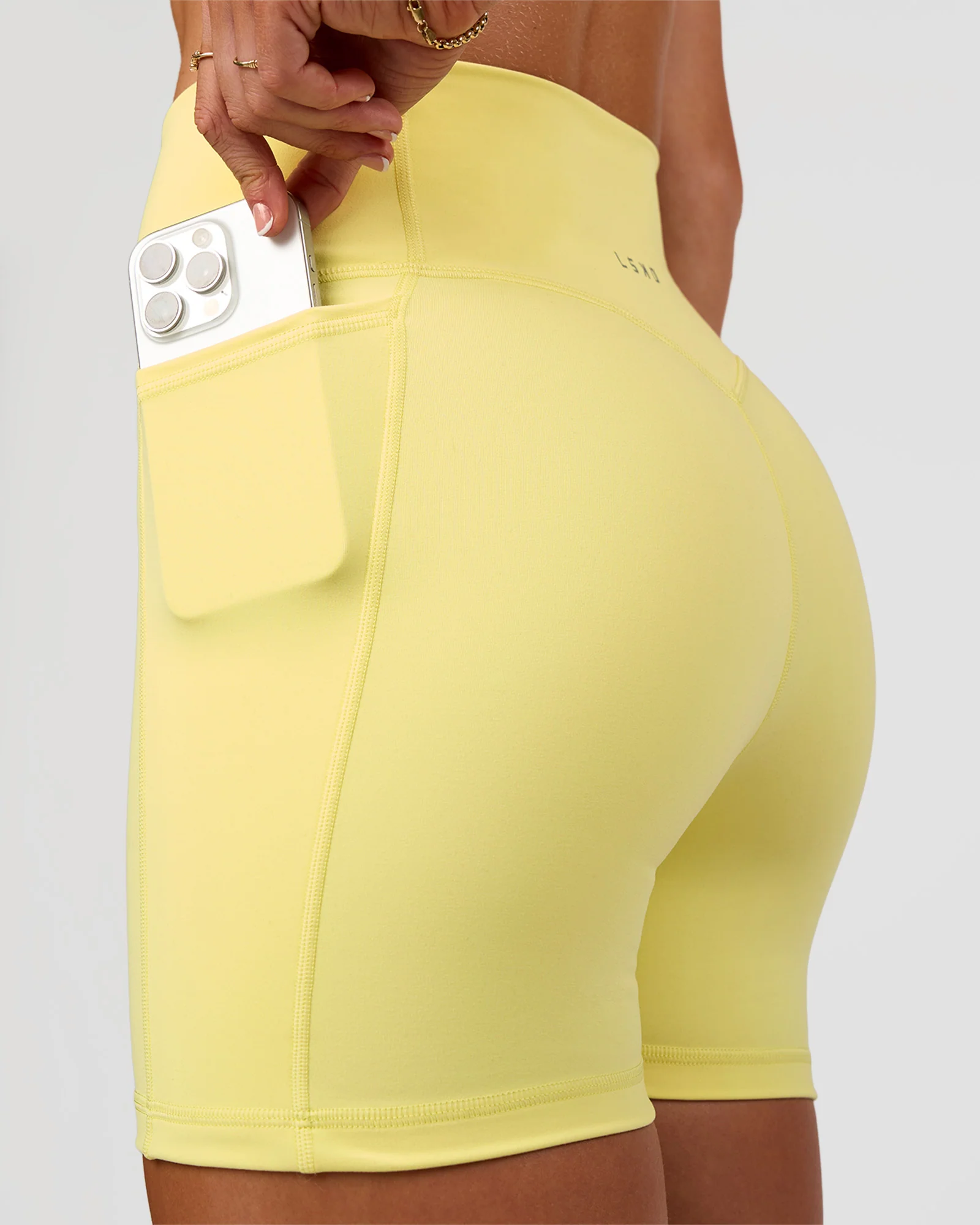 18919-fusion-v-contour-ultra-high-rise-4-short-pockets-yellow-fizz-2.webp Fusion V-Contour Ultra High-Rise 4" Short Pockets - Yellow Fizz