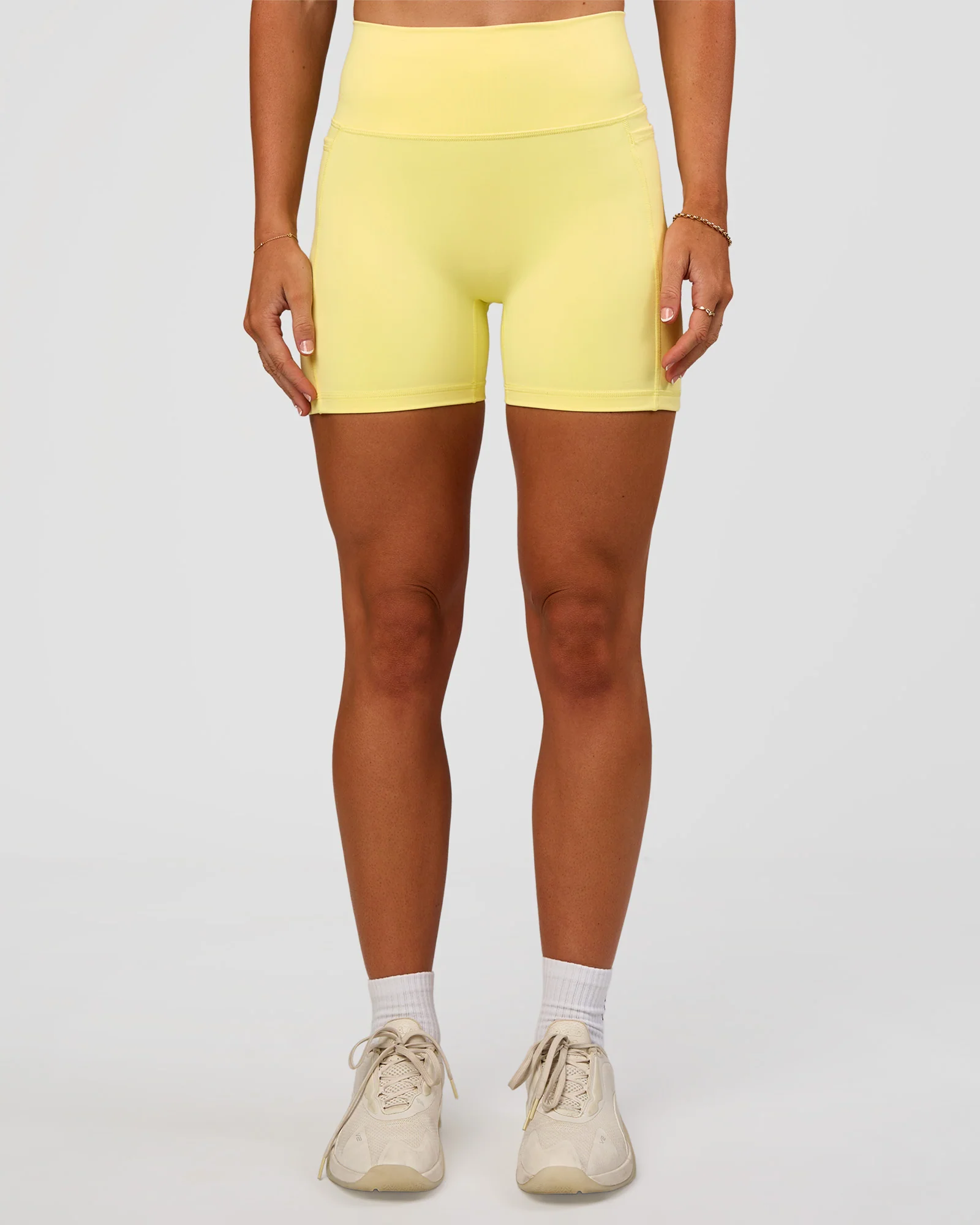 18919-fusion-v-contour-ultra-high-rise-4-short-pockets-yellow-fizz-5.webp Fusion V-Contour Ultra High-Rise 4" Short Pockets - Yellow Fizz