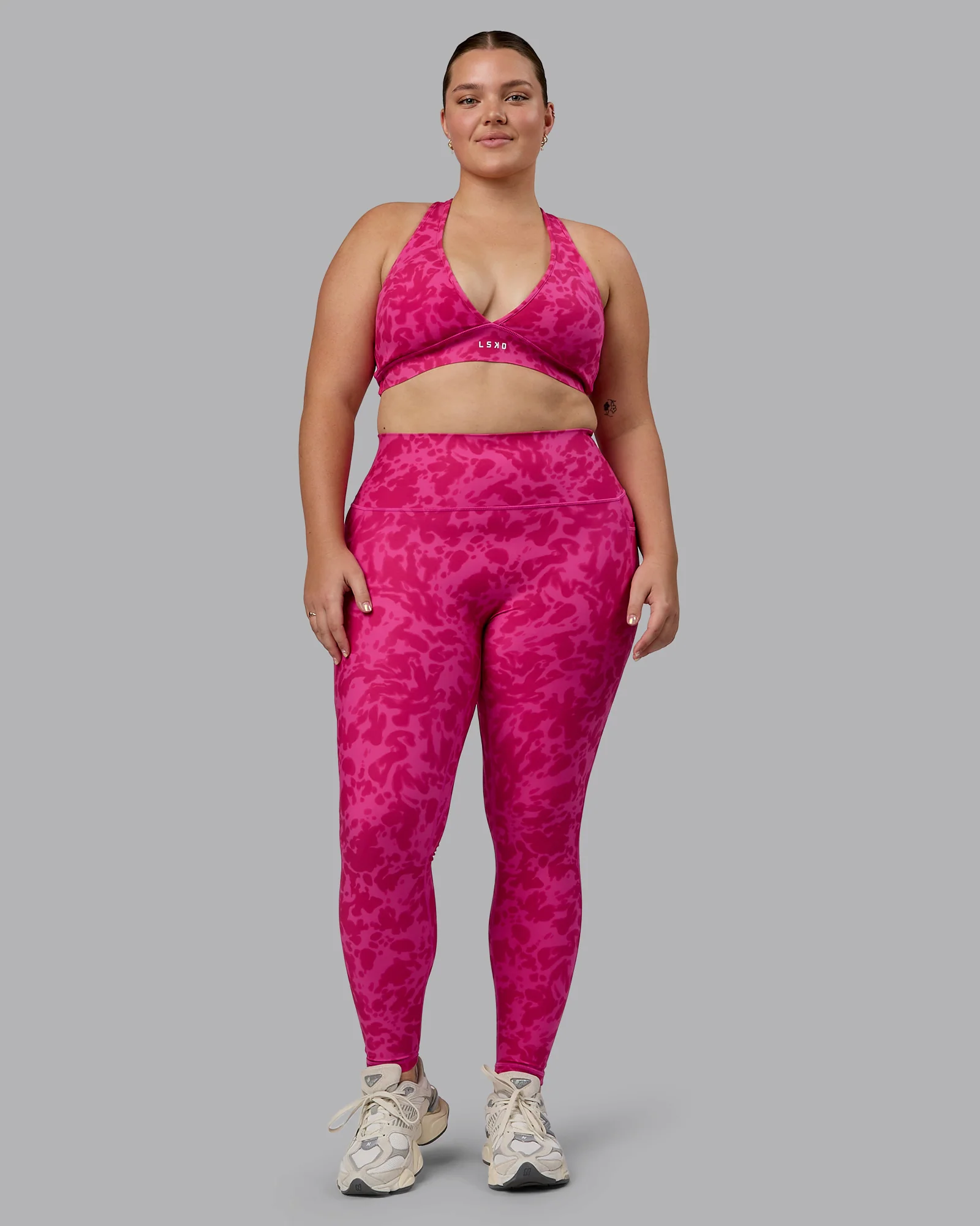 18928-fusion-ultra-high-rise-full-length-legging-pockets-strawberry-lava-lamp-7.webp Fusion Ultra High-Rise Full Length Legging Pockets - Strawberry-Lava Lamp