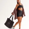19138-surge-seamless-high-rise-4-short-black-2.webp Surge Seamless High-Rise 4" Short - Black