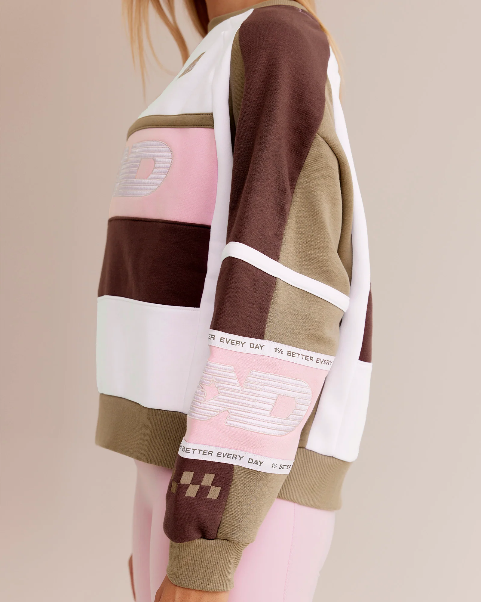 1915-power-sweater-cocoa-powder-marshmallow-2.webp Power Sweater - Cocoa Powder-Marshmallow
