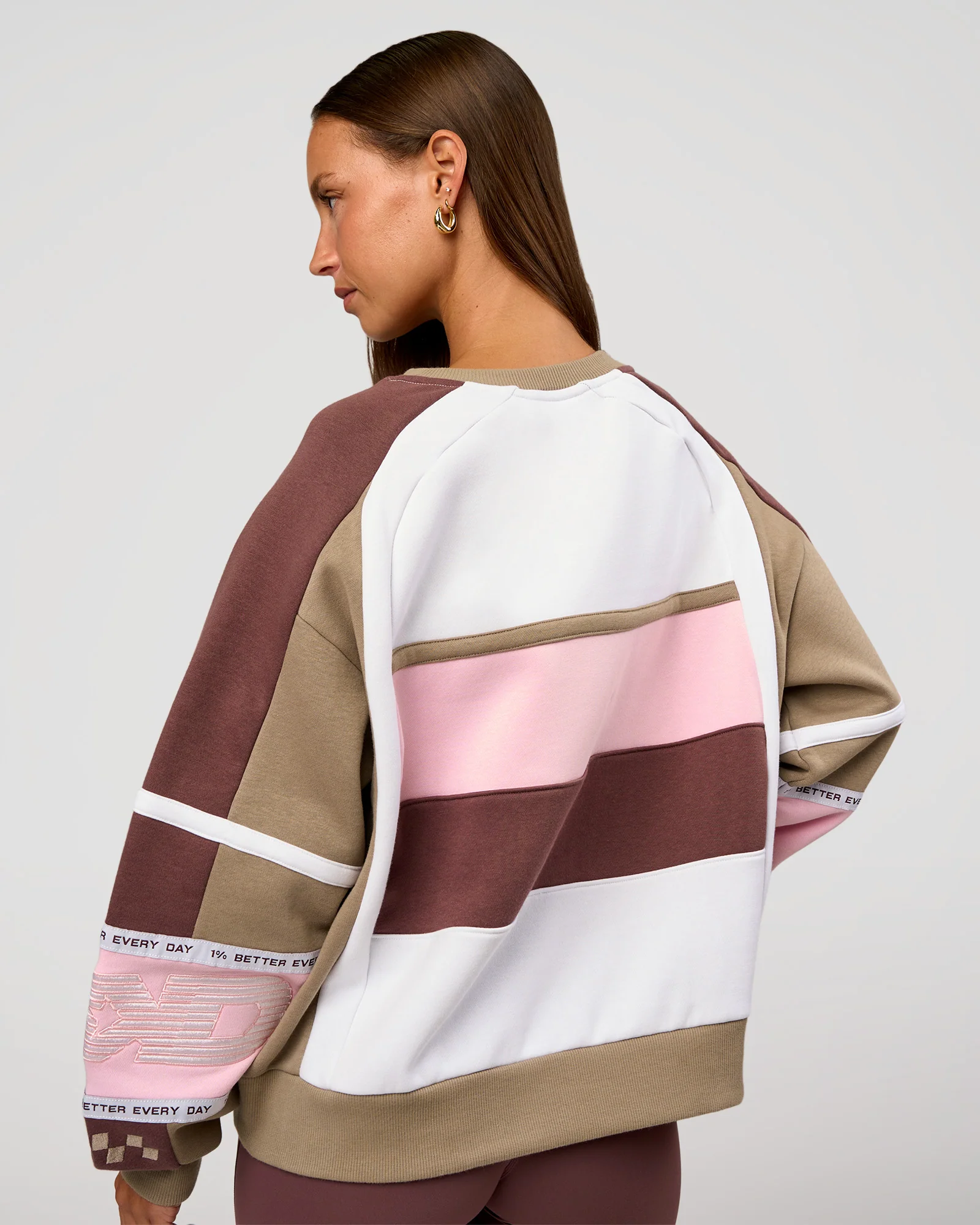 1915-power-sweater-cocoa-powder-marshmallow-4.webp Power Sweater - Cocoa Powder-Marshmallow