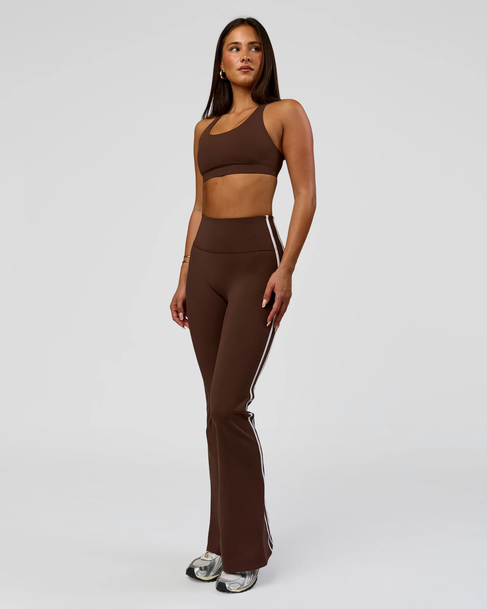 1950-fusion-v-contour-bind-high-rise-flared-legging-hot-chocolate-white-6.webp Fusion V-Contour Bind High-Rise Flared Legging - Hot Chocolate-white