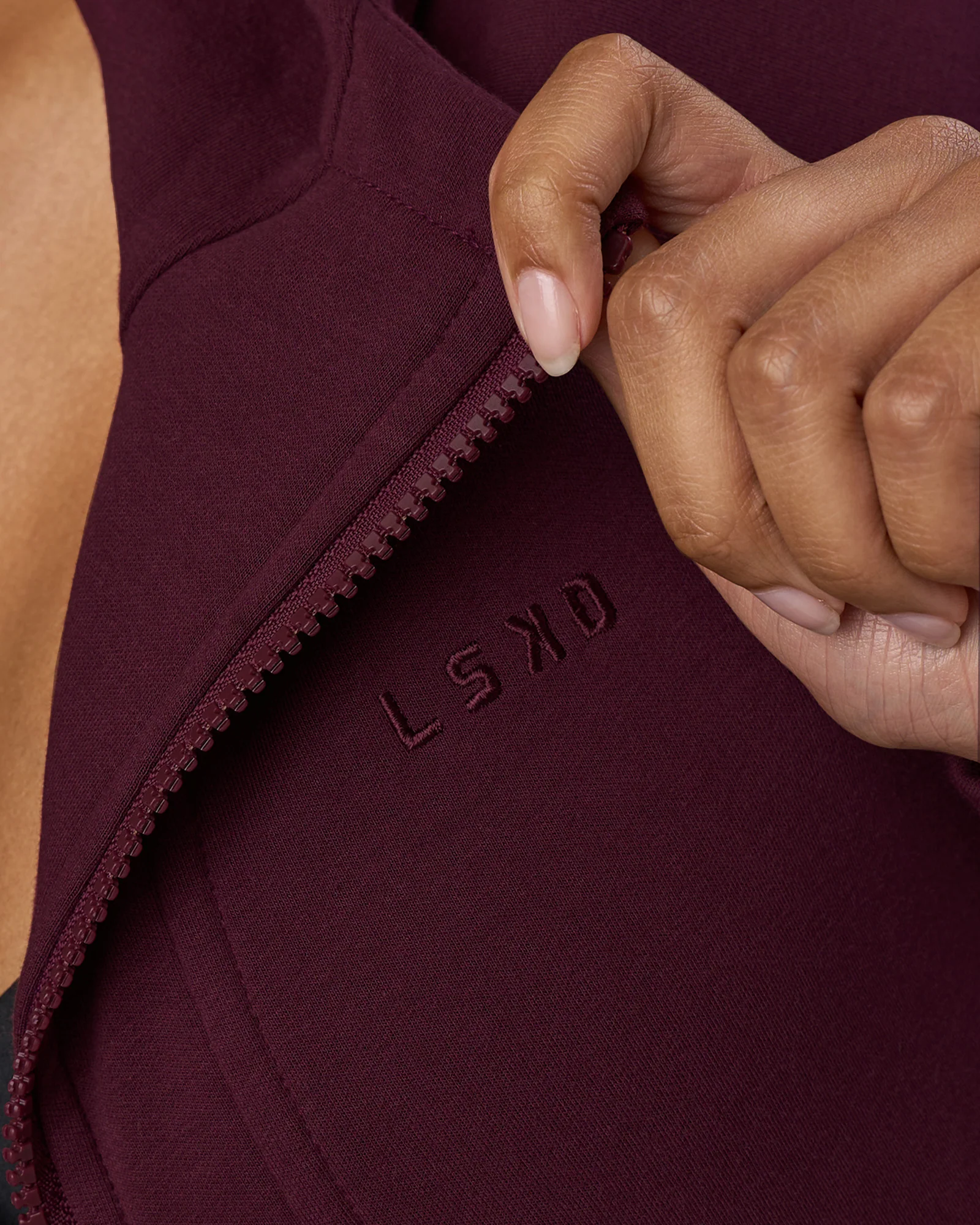 19628-pursue-mid-weight-hoodie-cherry-lacquer-6.webp Pursue Mid-Weight Hoodie - Cherry Lacquer