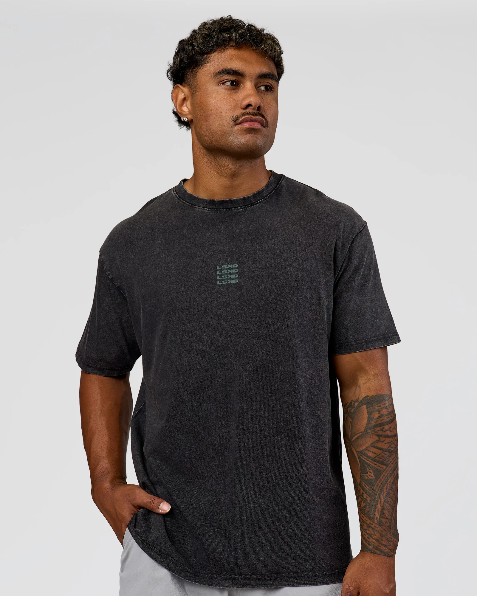 1977-everyday-elevation-flxcotton-oversized-tee-black-washed-carbon-green-4.webp Everyday Elevation FLXCotton Oversized Tee - Black Washed-Carbon Green