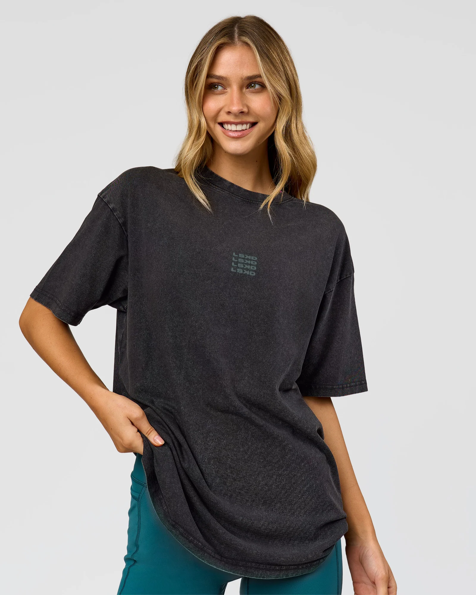1977-everyday-elevation-flxcotton-oversized-tee-black-washed-carbon-green-6.webp Everyday Elevation FLXCotton Oversized Tee - Black Washed-Carbon Green
