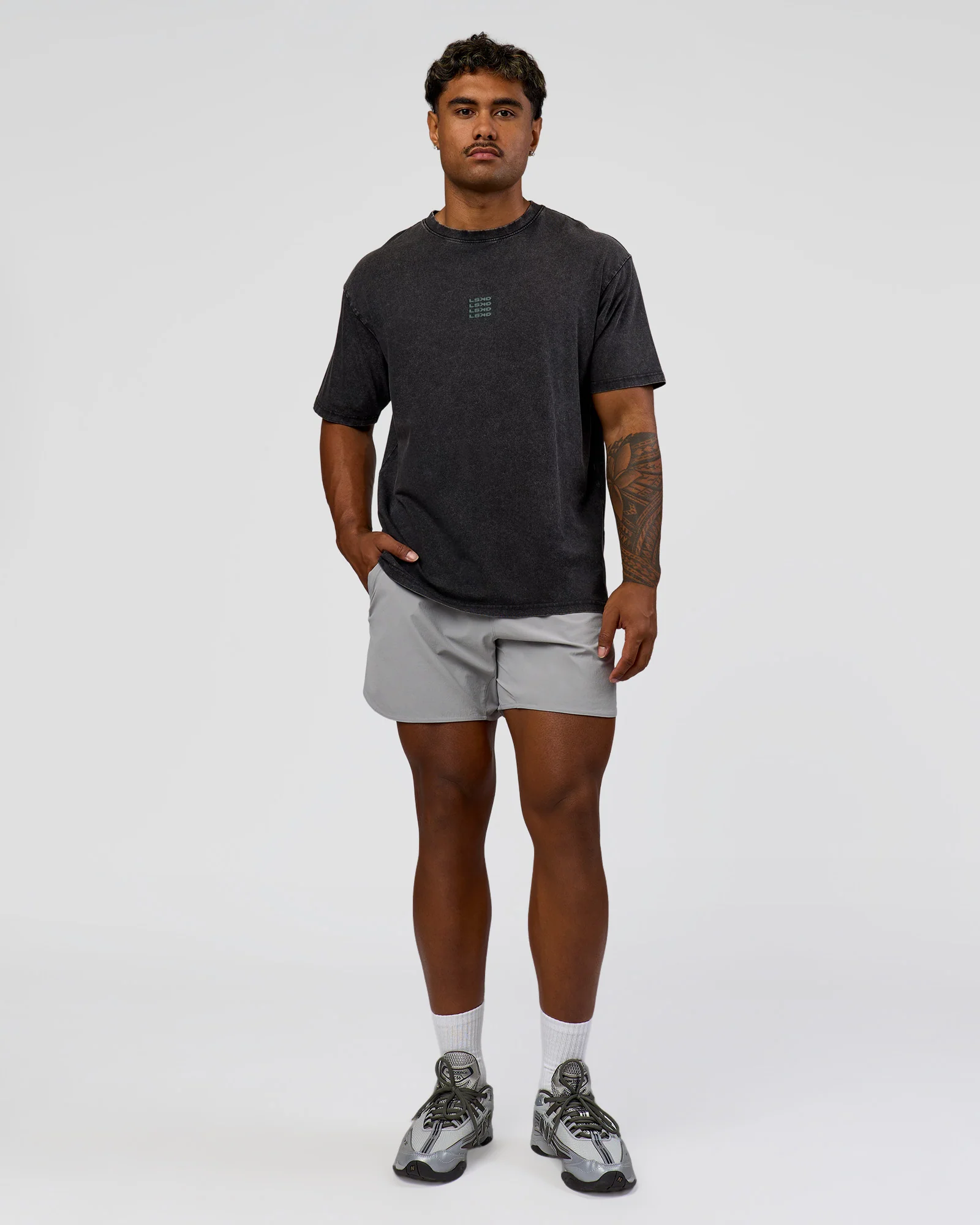 1977-everyday-elevation-flxcotton-oversized-tee-black-washed-carbon-green-7.webp Everyday Elevation FLXCotton Oversized Tee - Black Washed-Carbon Green