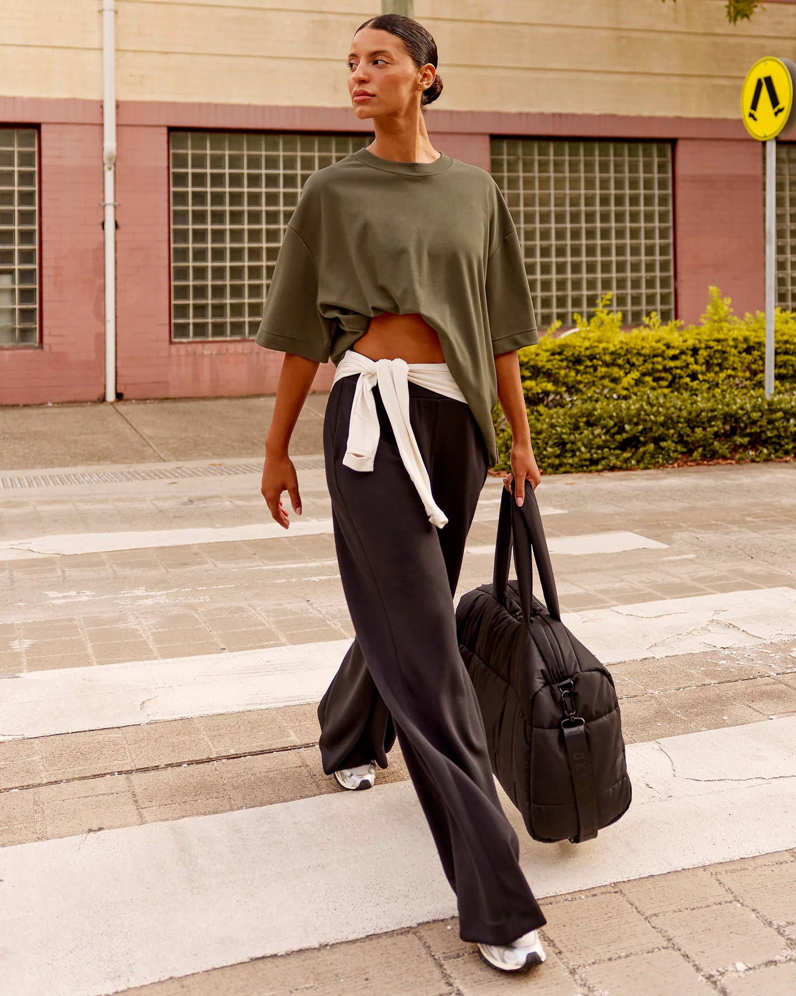 19952-afterdark-zerocrease-oversized-tee-walnut-grey-4.webp AfterDark ZeroCrease Oversized Tee - Walnut Grey