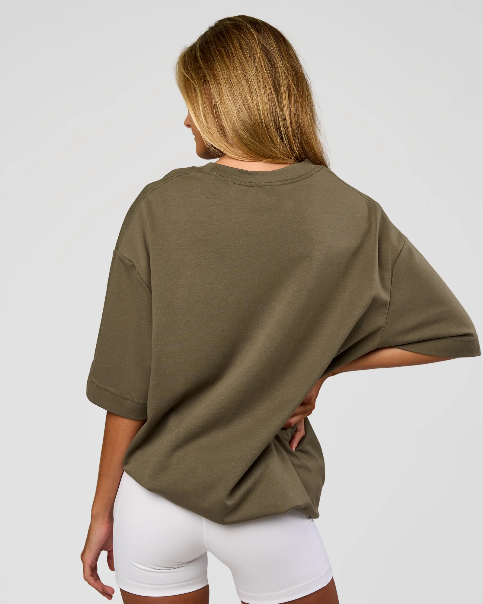 19952-afterdark-zerocrease-oversized-tee-walnut-grey-9.webp AfterDark ZeroCrease Oversized Tee - Walnut Grey
