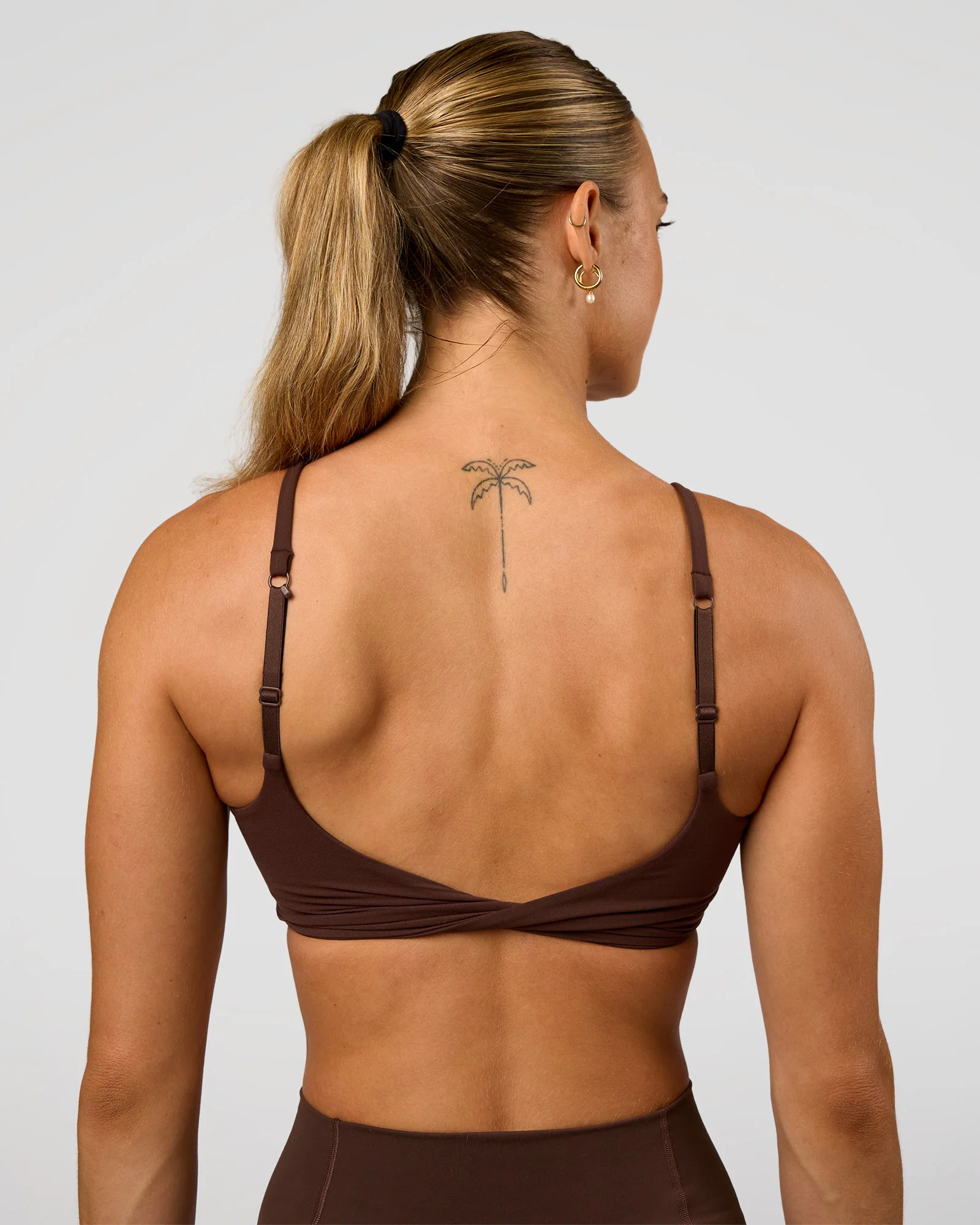 200-twist-sports-bra-hot-chocolate-2.webp Twist Sports Bra - Hot Chocolate