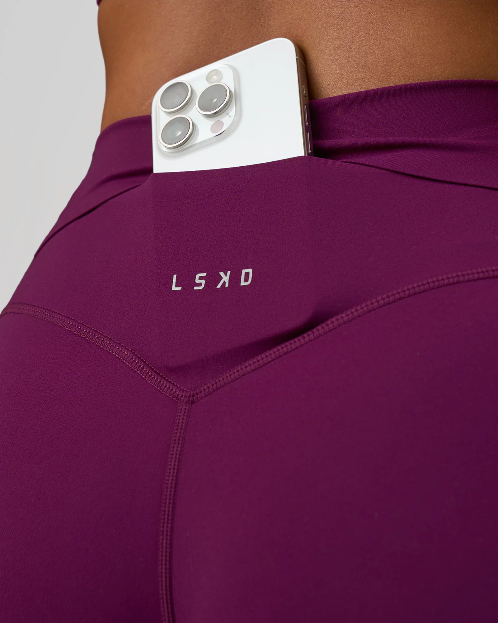 20289-elixir-defined-high-rise-4-short-pockets-plum-caspia-3.webp Elixir Defined High-Rise 4" Short Pockets - Plum Caspia