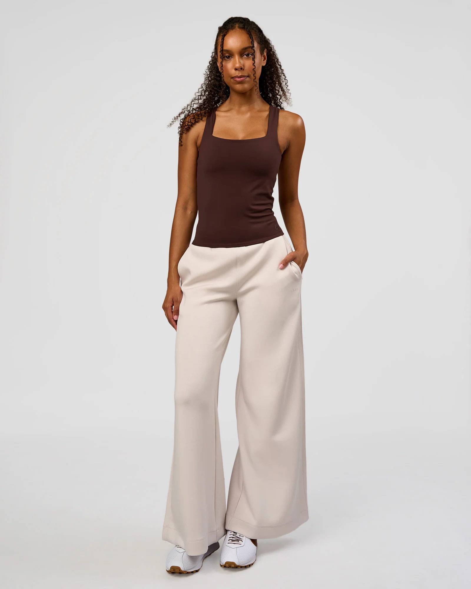 2075-cf-train-hard-shelf-bra-tank-hot-chocolate-3.webp CF Train Hard Shelf Bra Tank - Hot Chocolate