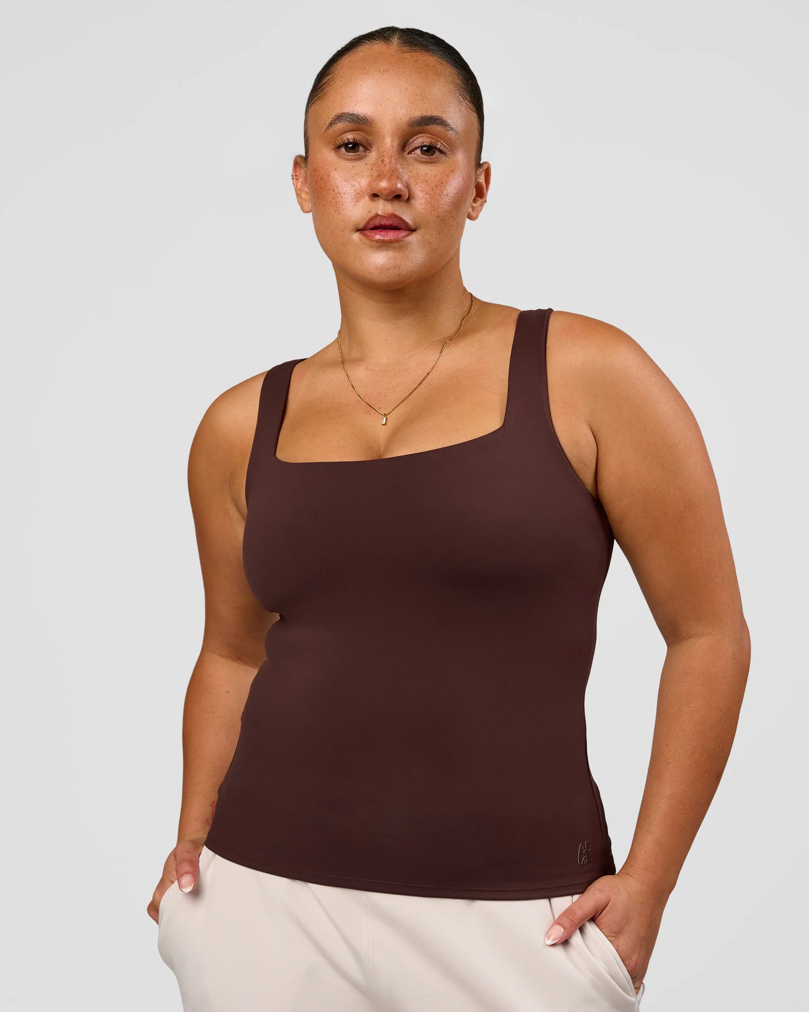 2075-cf-train-hard-shelf-bra-tank-hot-chocolate-8.webp CF Train Hard Shelf Bra Tank - Hot Chocolate