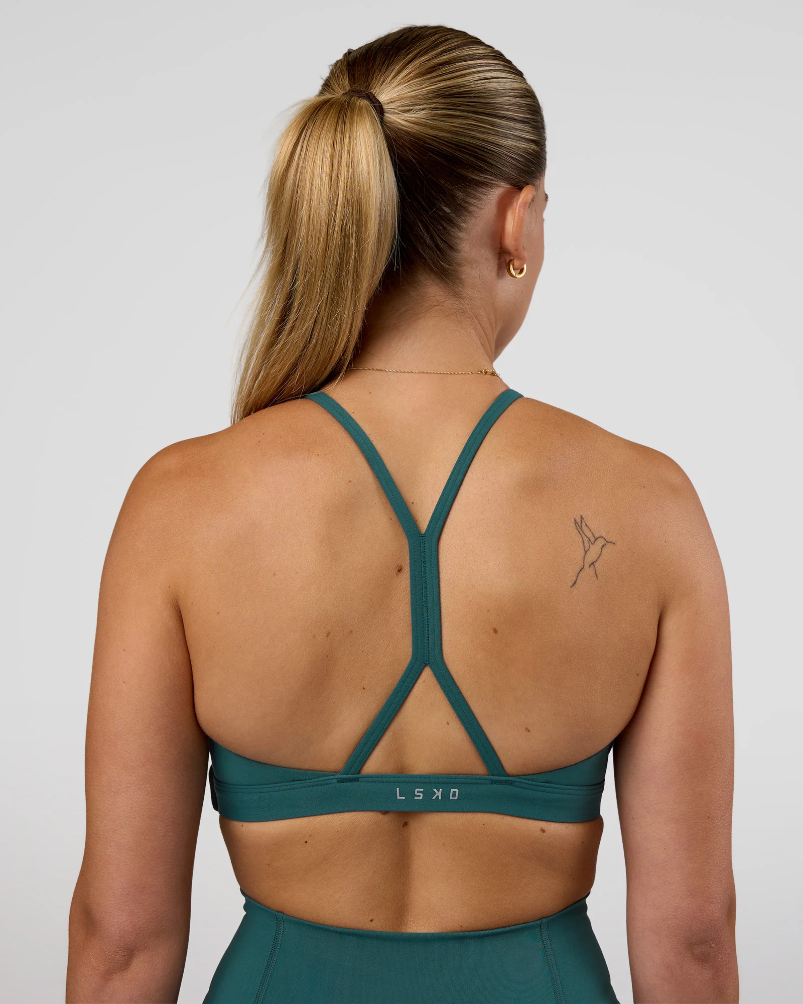 20810-amrap-high-neck-sports-bra-transformative-teal-2.webp AMRAP High Neck Sports Bra - Transformative Teal