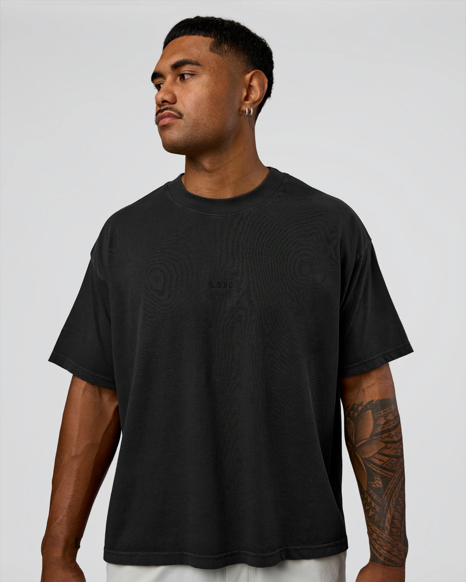 21147-oversized-heavyweight-boxed-tee-washed-black-2.webp Oversized Heavyweight Boxed Tee - Washed Black
