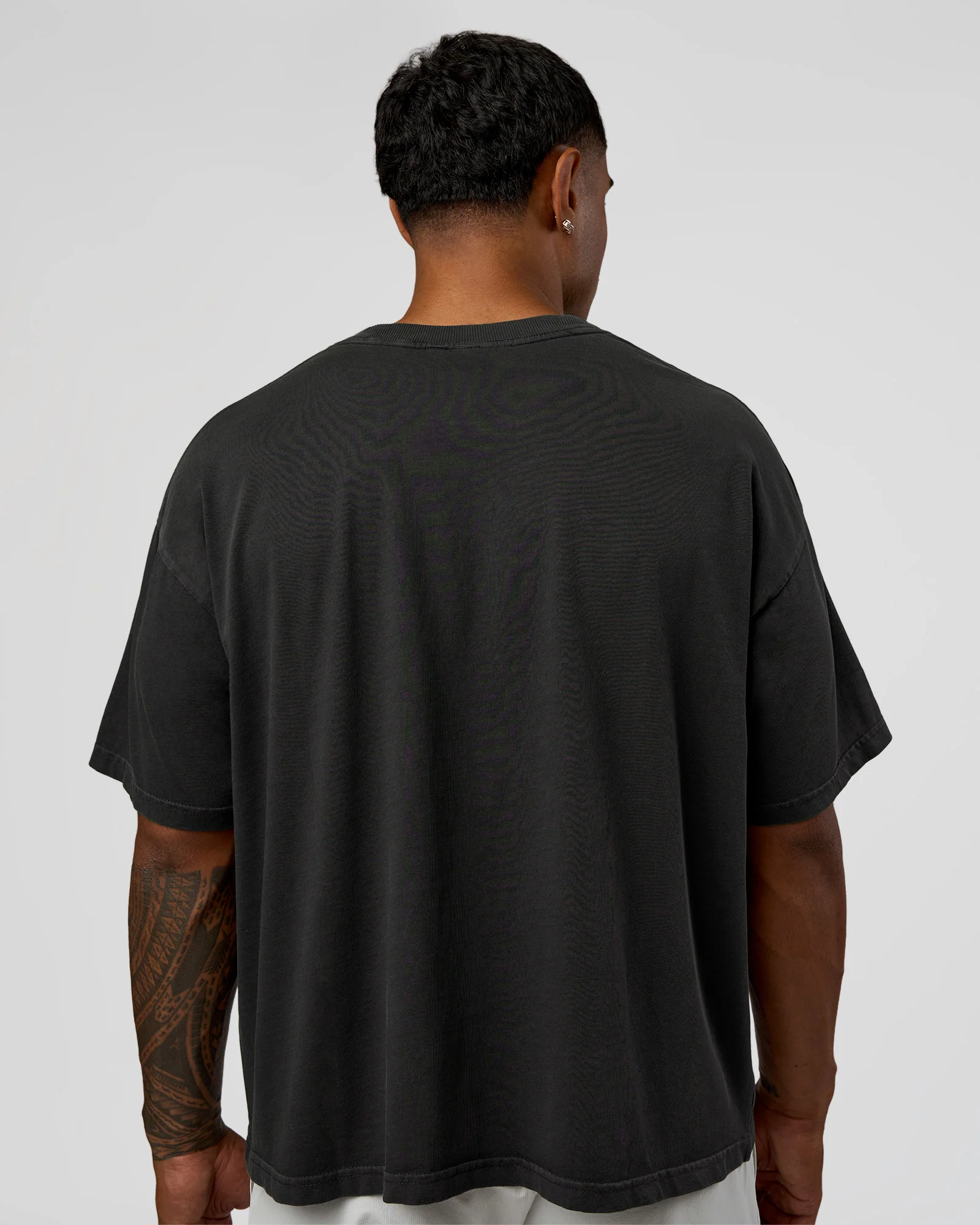 21147-oversized-heavyweight-boxed-tee-washed-black-3.webp Oversized Heavyweight Boxed Tee - Washed Black