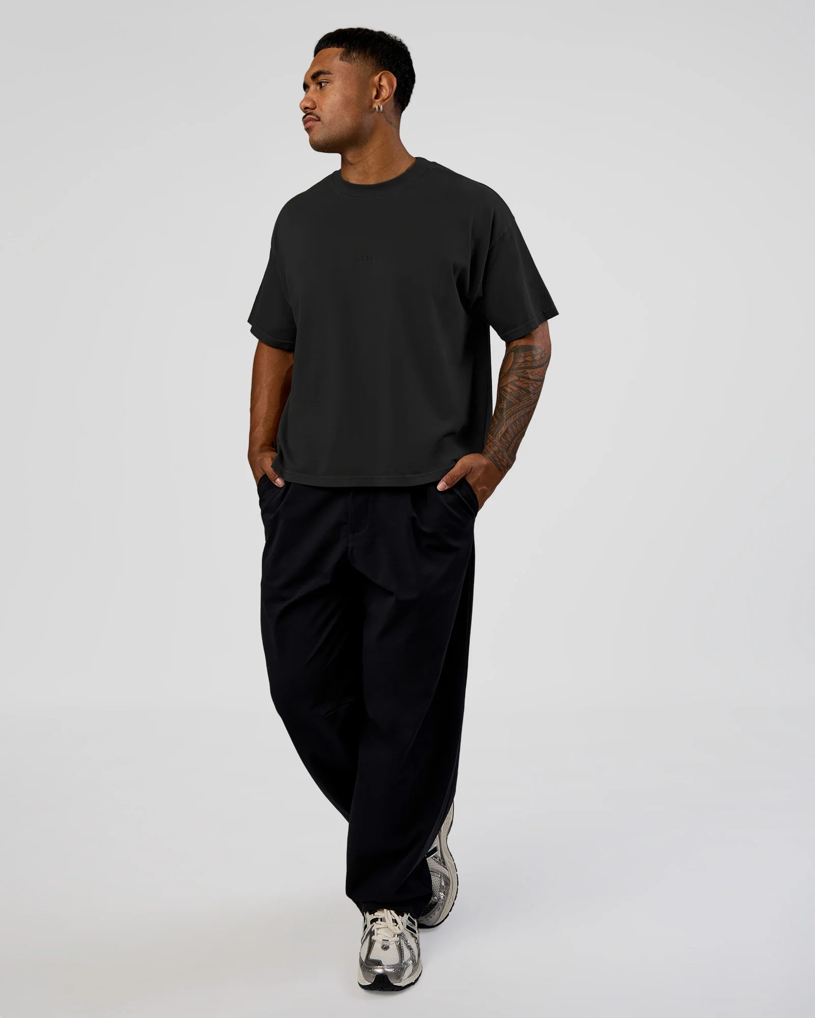 21147-oversized-heavyweight-boxed-tee-washed-black-5.webp Oversized Heavyweight Boxed Tee - Washed Black