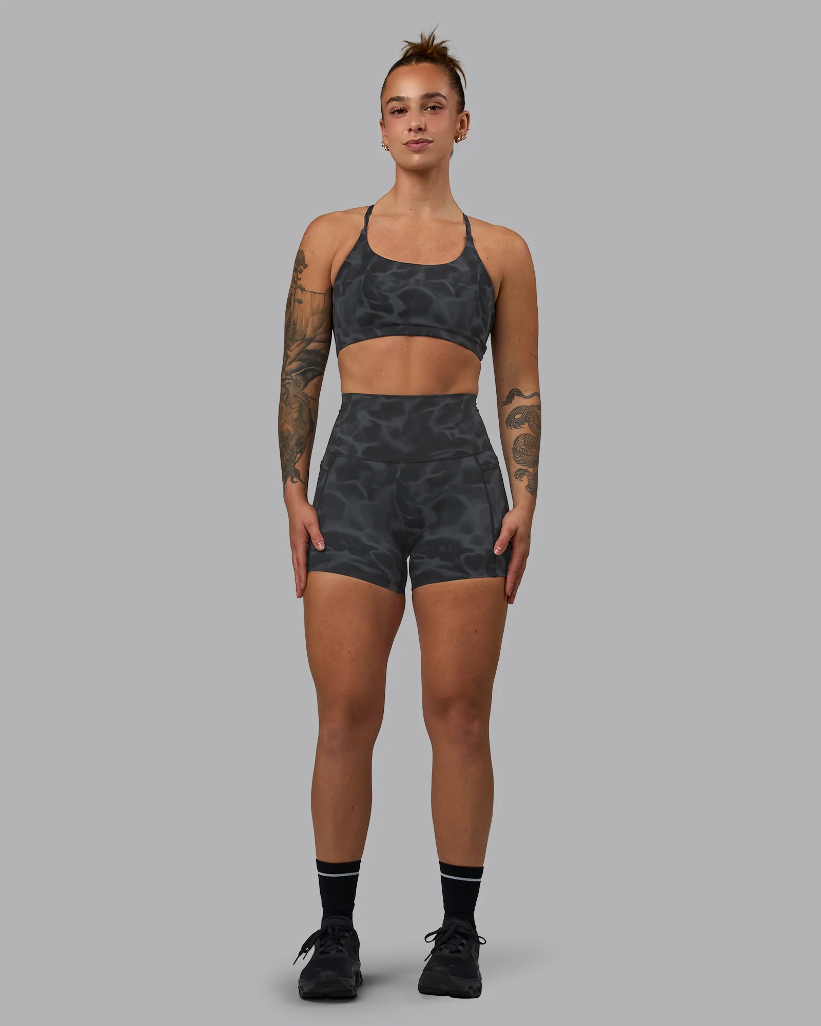 Elixir Ultra High-Rise 4" Short Pockets - Tranquil-Black
